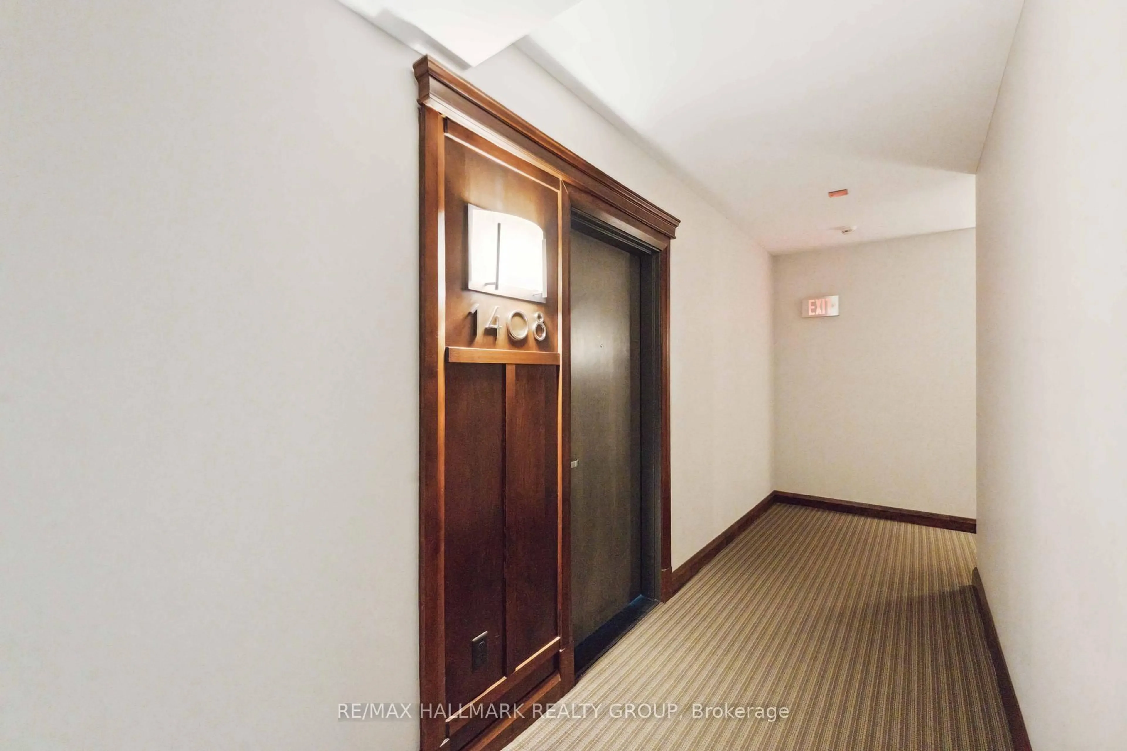 Indoor foyer for 238 Besserer St #1408, Ottawa Ontario K1N 6B1