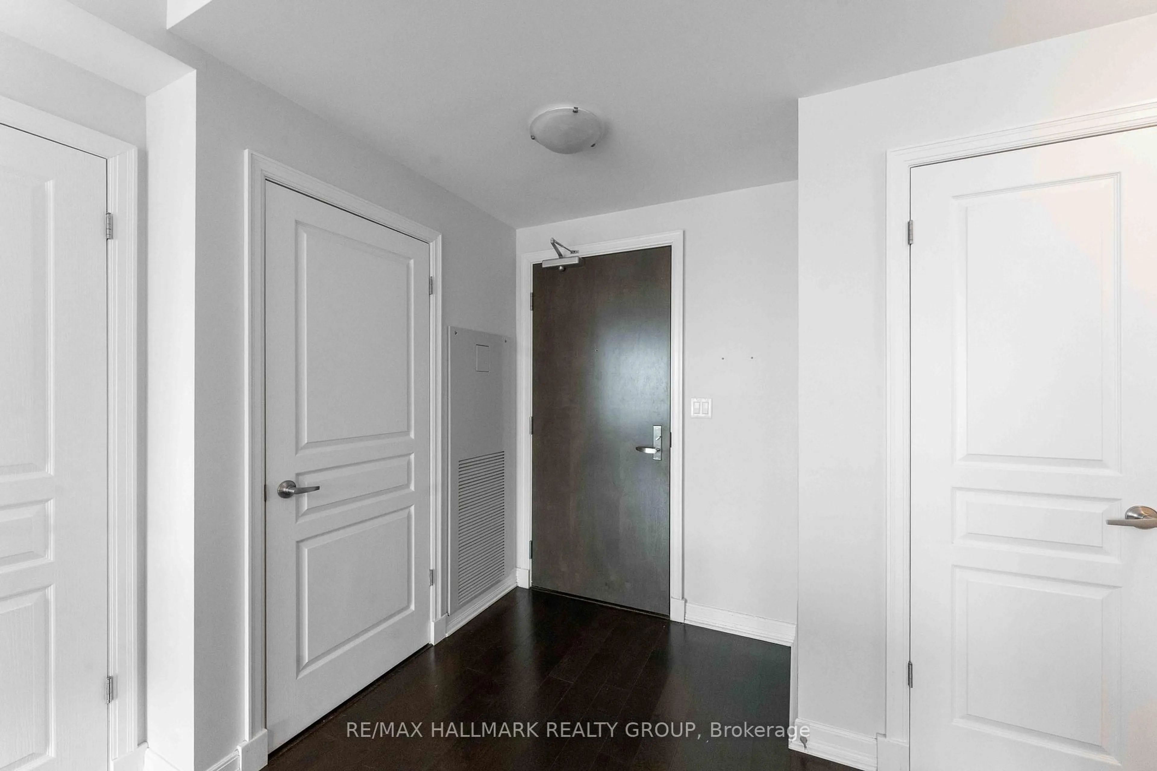 Indoor entryway for 238 Besserer St #1408, Ottawa Ontario K1N 6B1