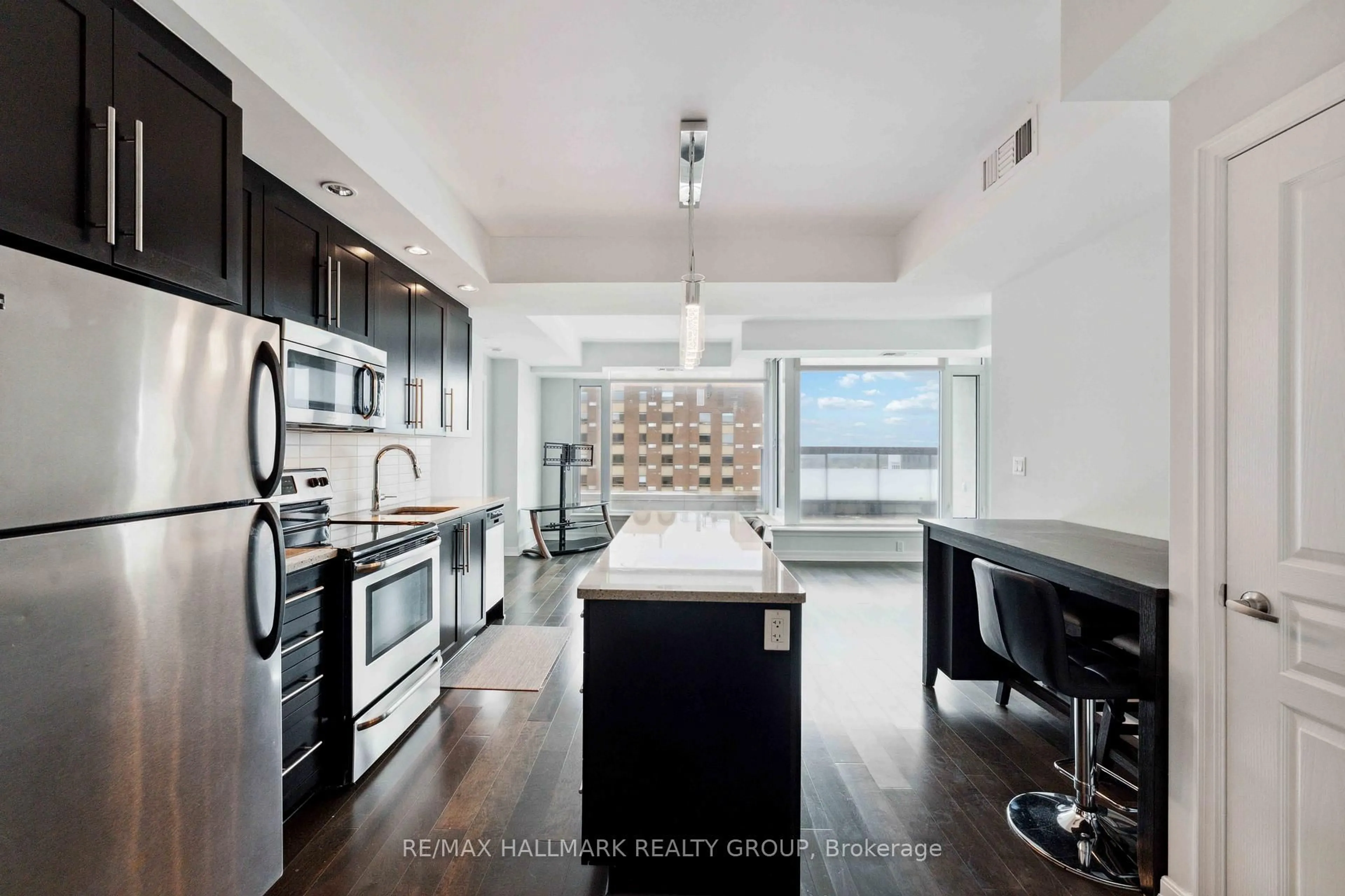 Contemporary kitchen, ceramic/tile floor for 238 Besserer St #1408, Ottawa Ontario K1N 6B1