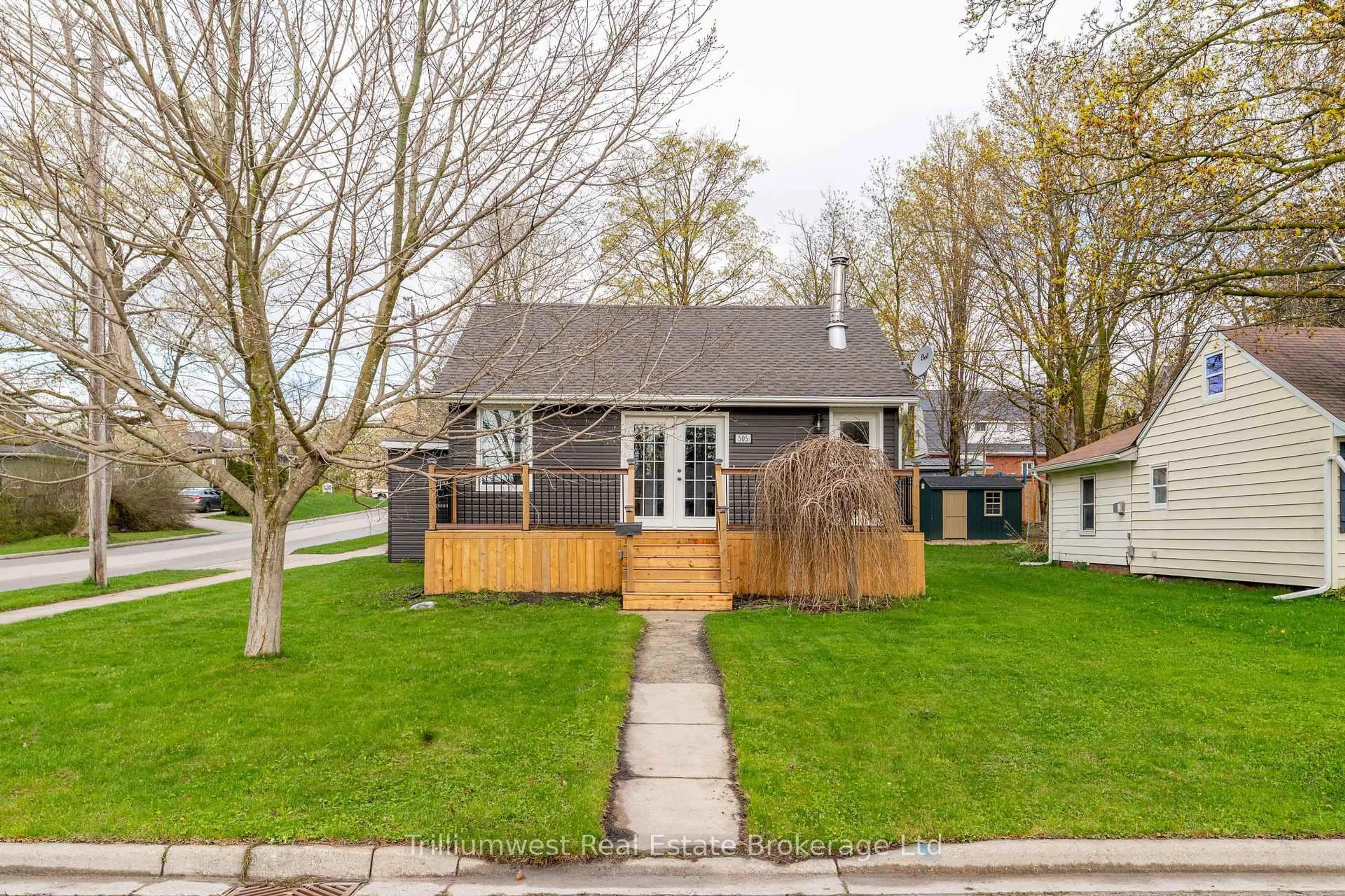 Patio, street for 505 York Ave, North Perth Ontario N4W 2X8
