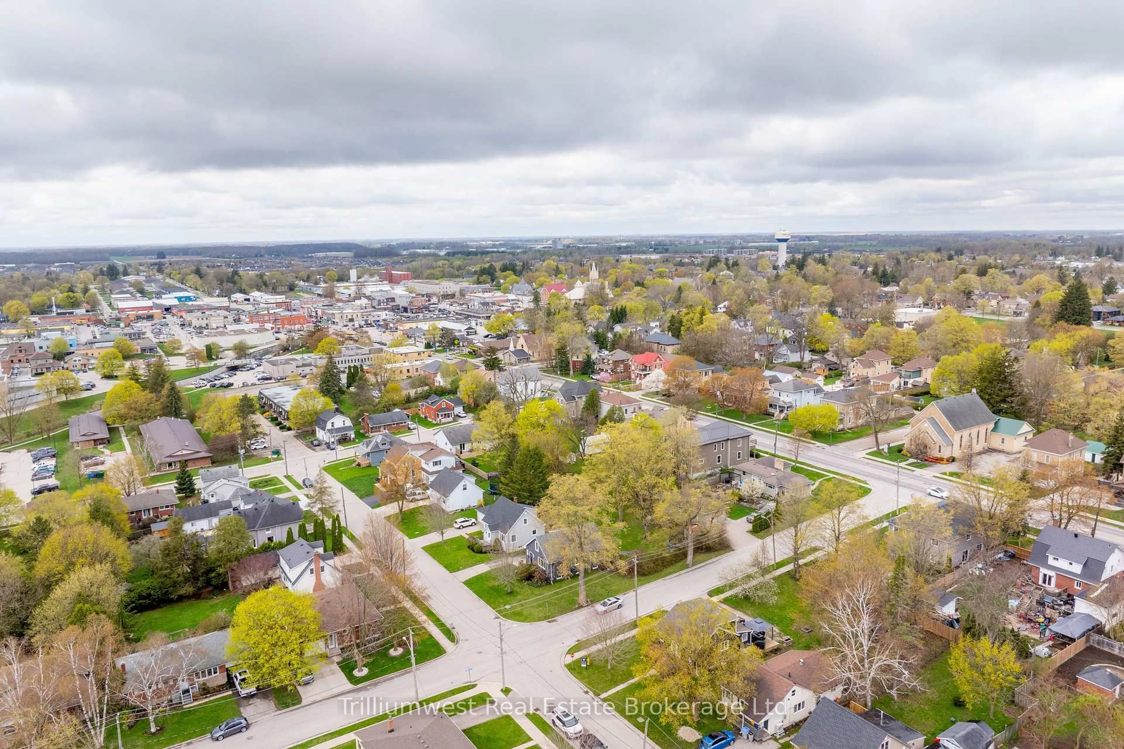 A pic from outside/outdoor area/front of a property/back of a property/a pic from drone, unknown for 505 York Ave, North Perth Ontario N4W 2X8