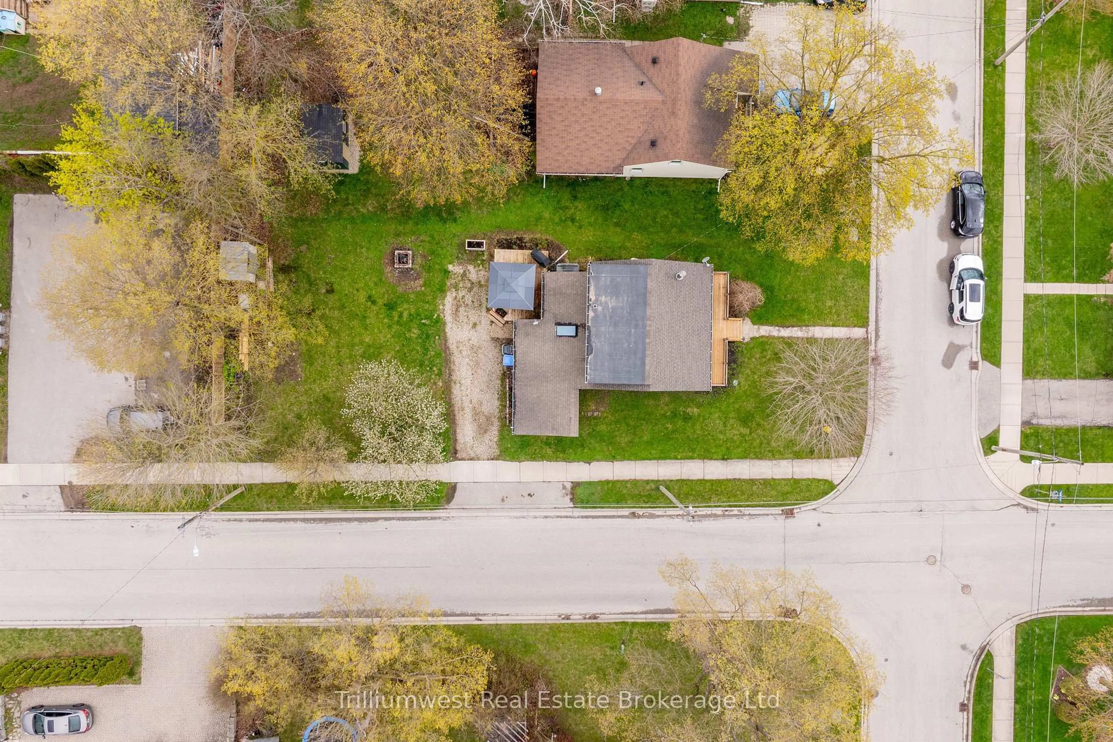A pic from outside/outdoor area/front of a property/back of a property/a pic from drone, street for 505 York Ave, North Perth Ontario N4W 2X8