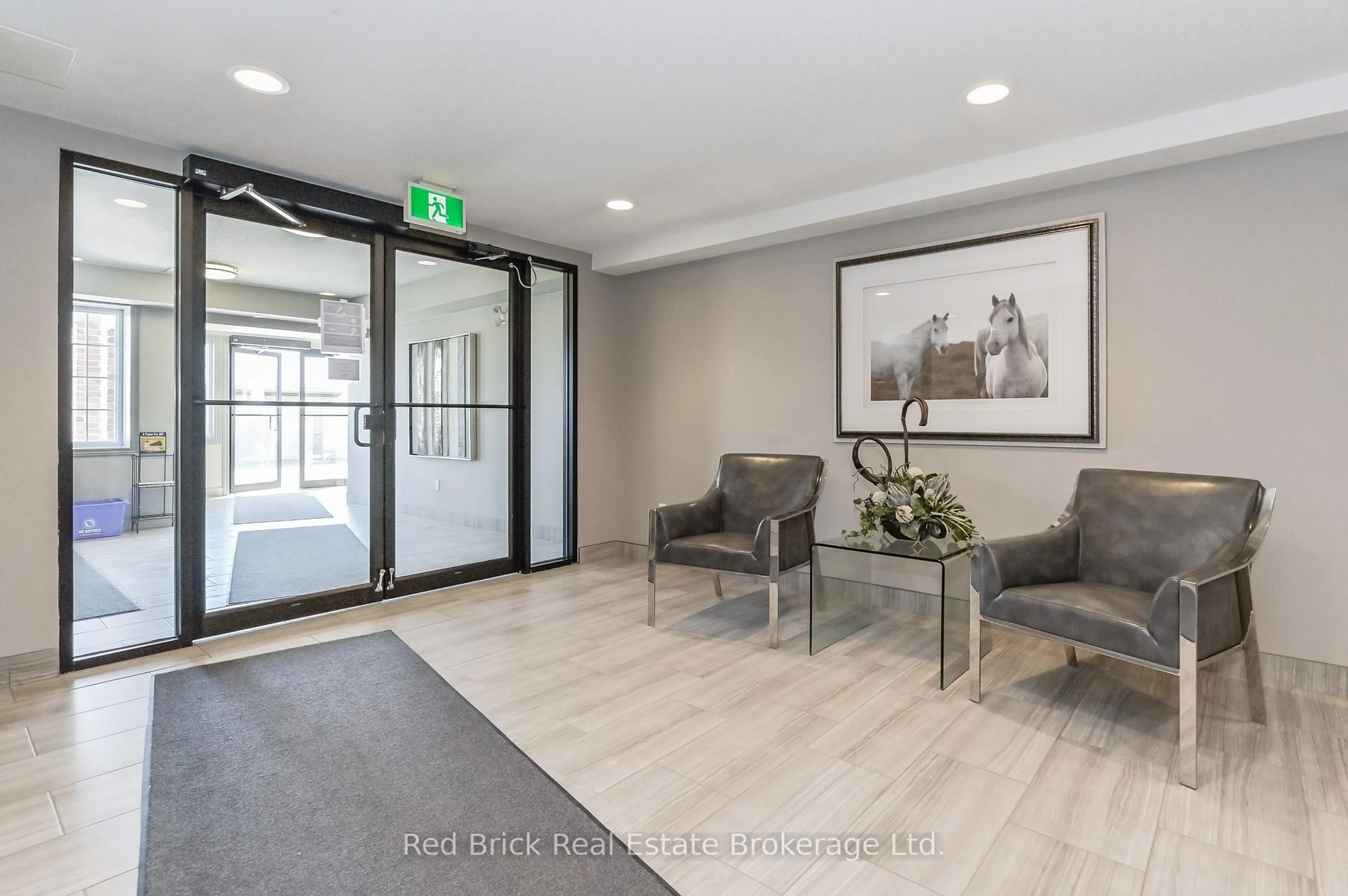 Indoor foyer for 6492 Gerrie Rd #207, Centre Wellington Ontario N0B 1S0