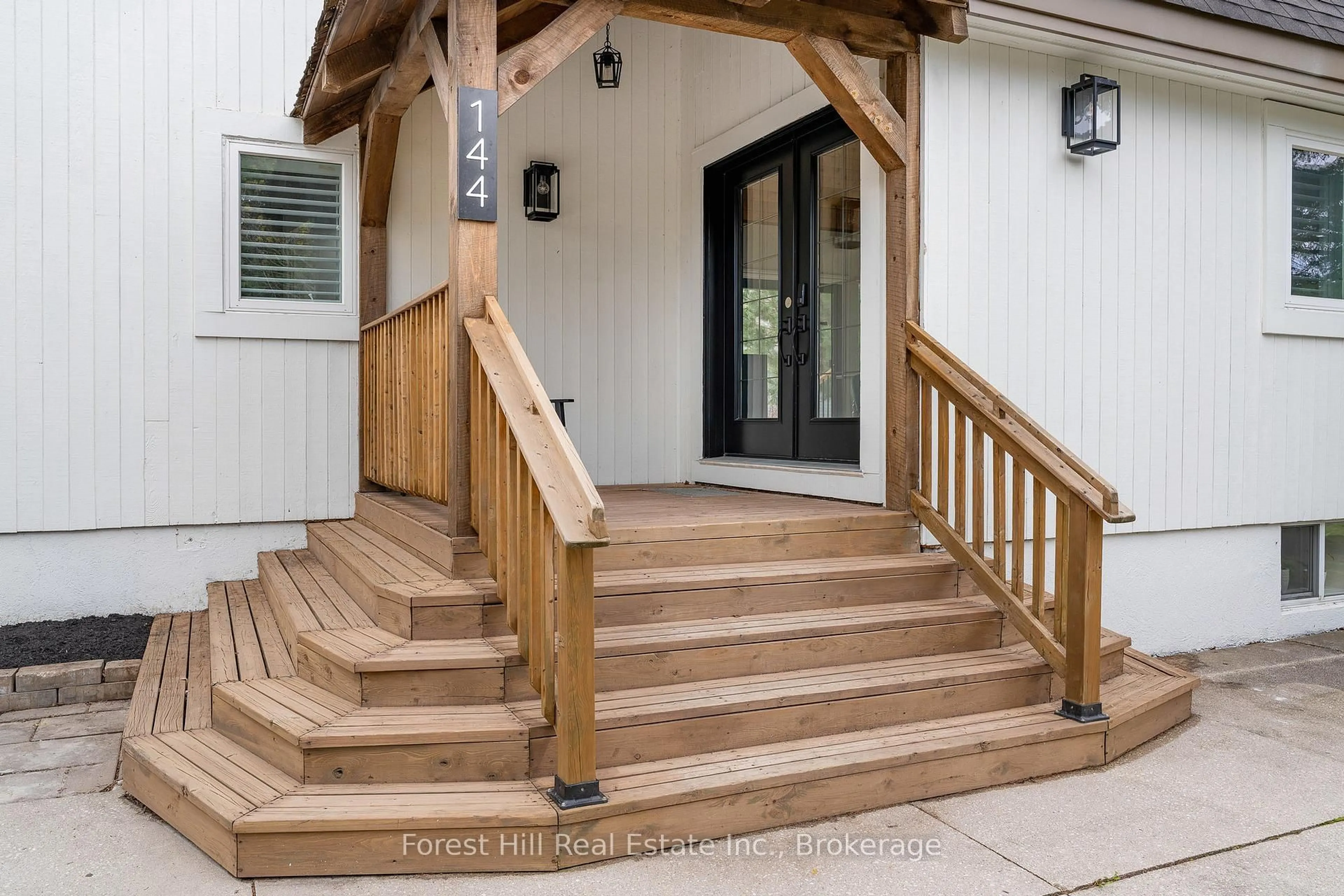 Indoor entryway for 144 Brooker Blvd, Blue Mountains Ontario L9Y 0L4