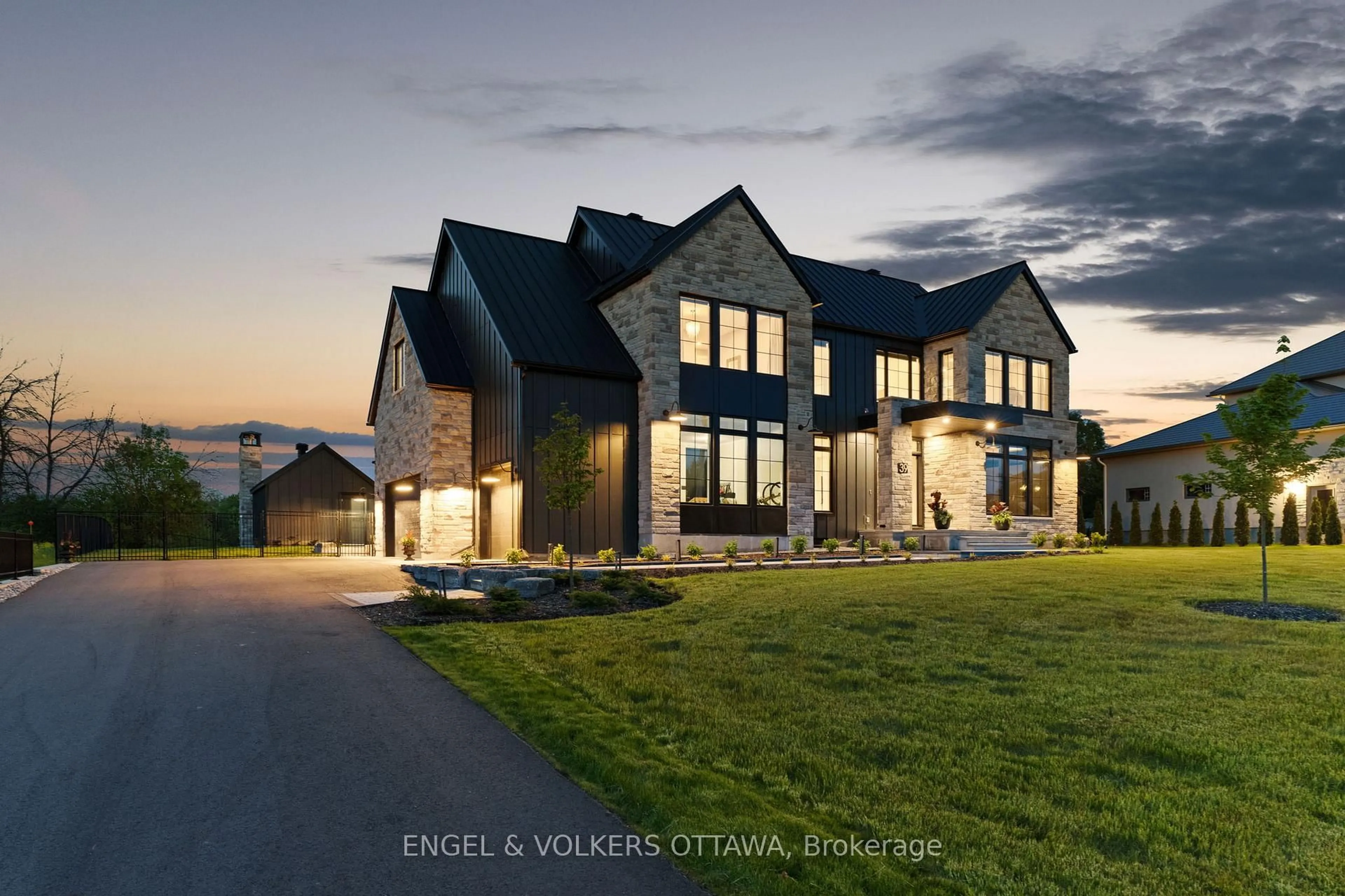 Home with brick exterior material, mountain view for 39 Winding Way, Ottawa Ontario K2C 3H1