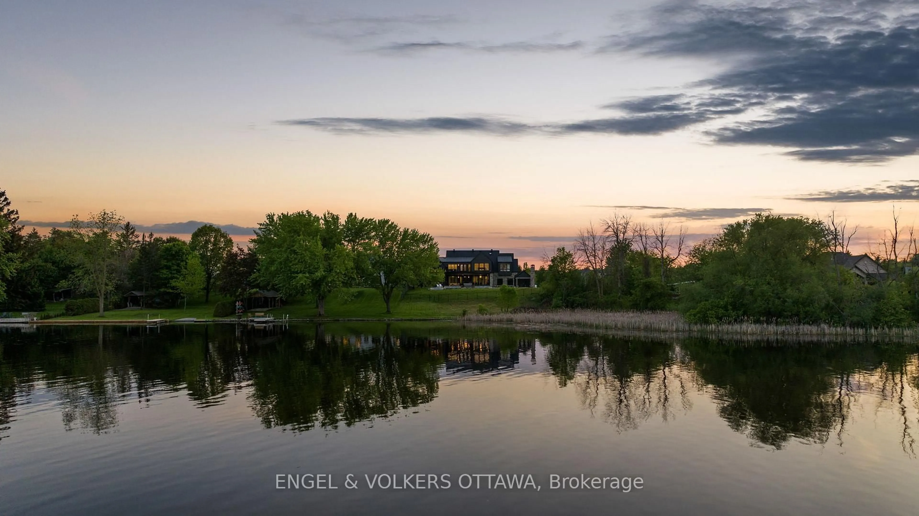 A pic from outside/outdoor area/front of a property/back of a property/a pic from drone, water/lake/river/ocean view for 39 Winding Way, Ottawa Ontario K2C 3H1