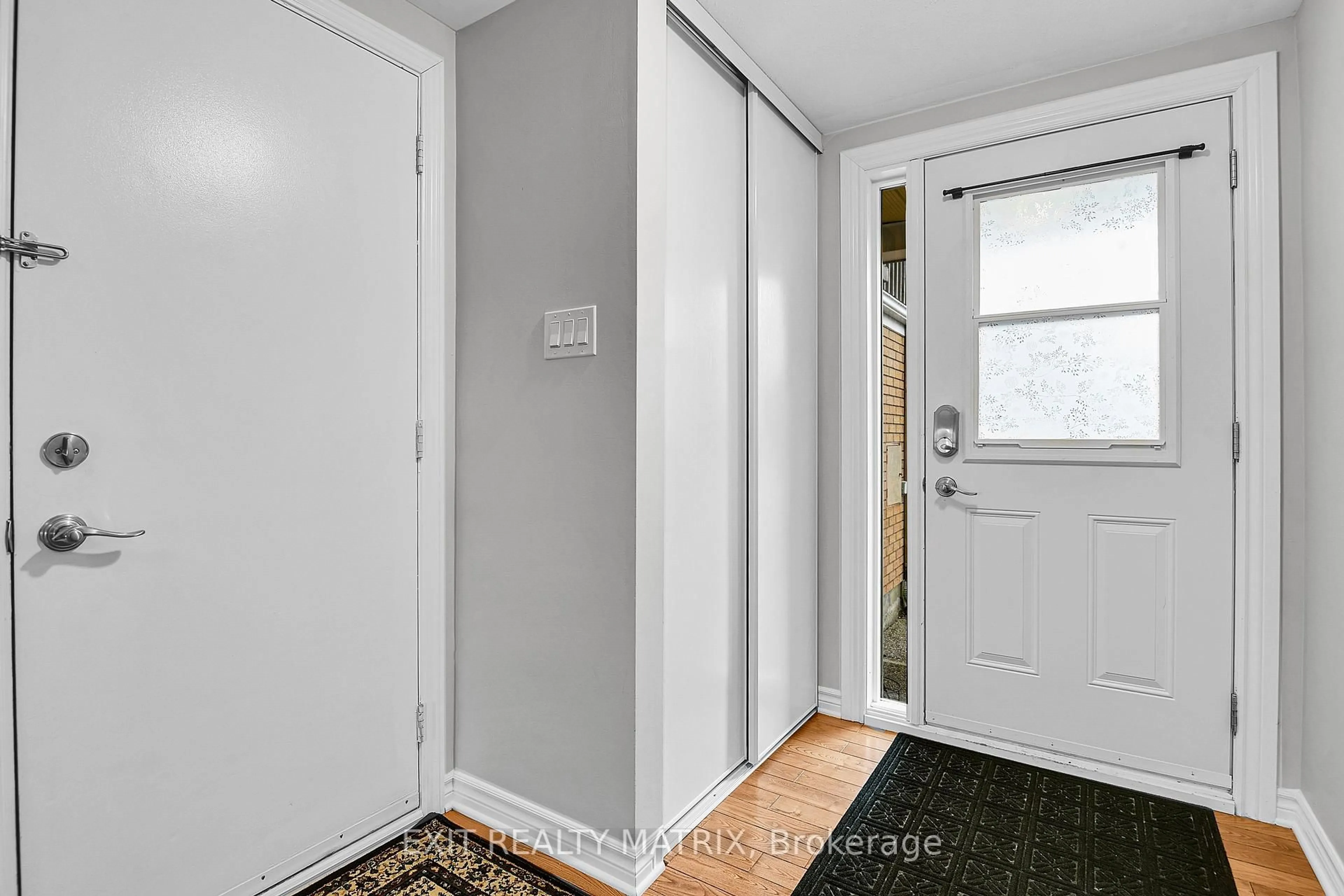 Indoor entryway for 1397 Beaucourt Pl, Ottawa Ontario K4A 1W3