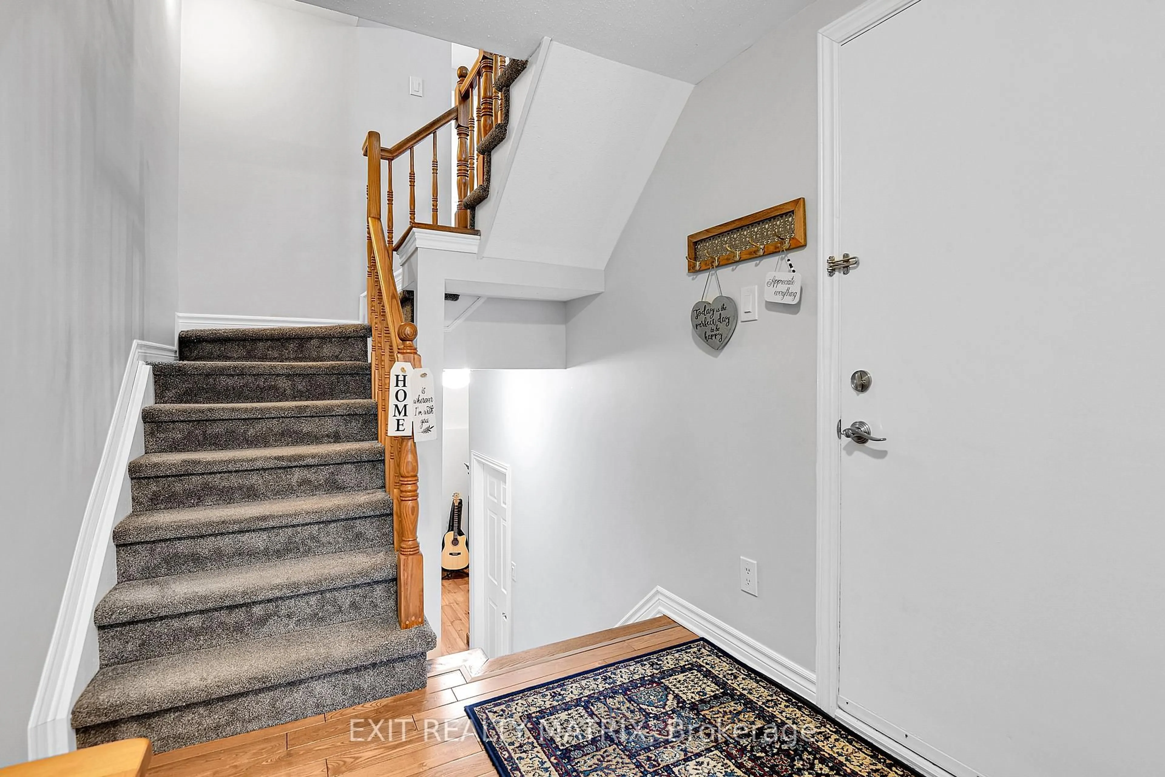 Indoor entryway for 1397 Beaucourt Pl, Ottawa Ontario K4A 1W3