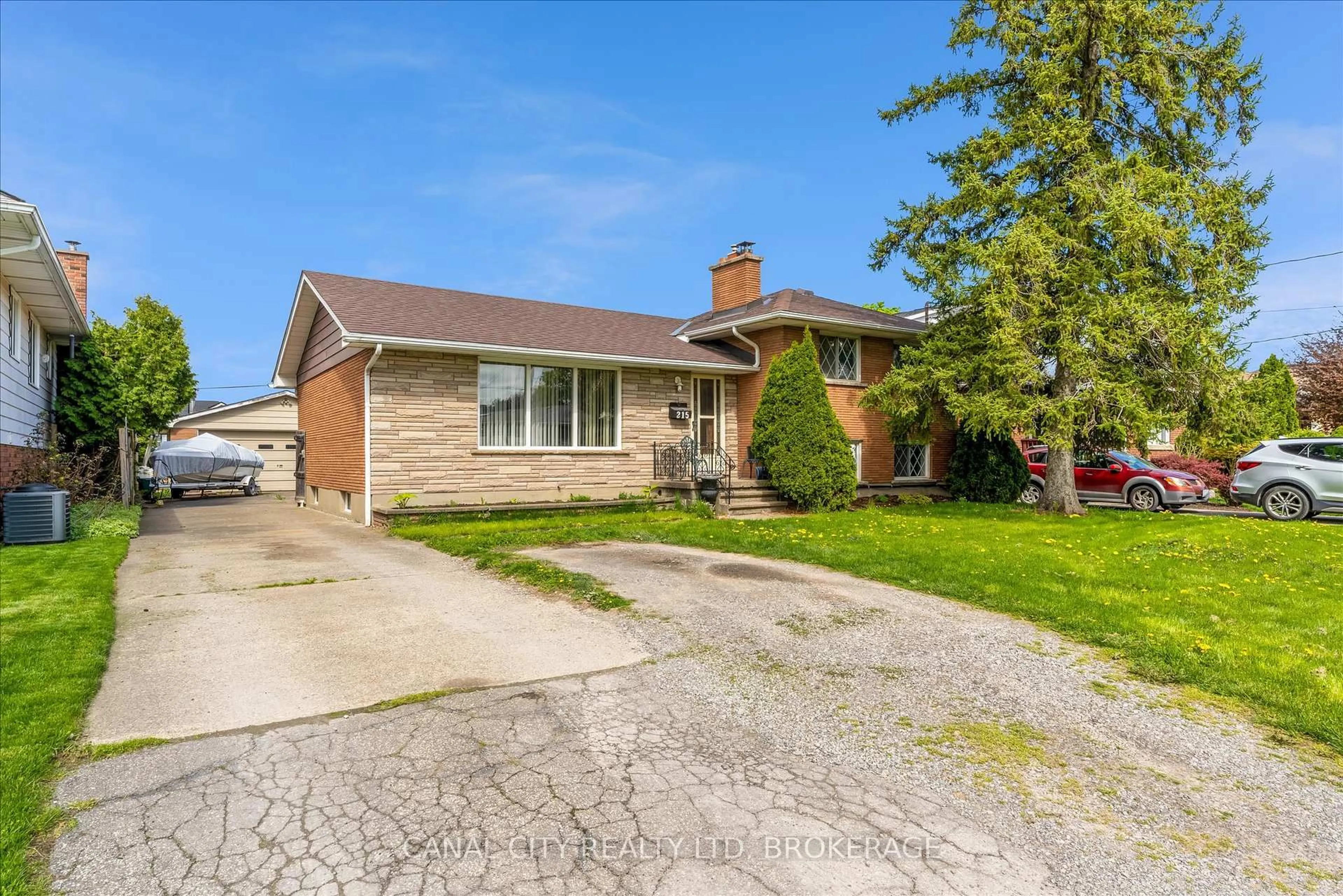 Home with brick exterior material, street for 215 Ontario St, Thorold Ontario L2V 1E3
