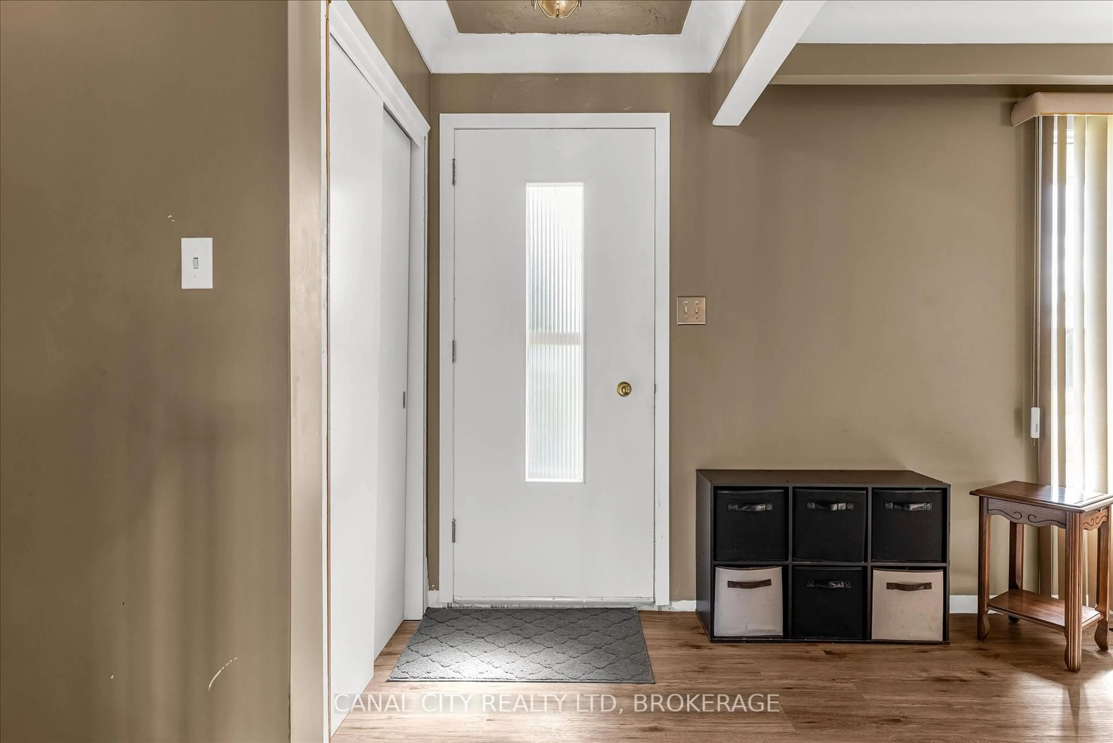 Indoor entryway for 215 Ontario St, Thorold Ontario L2V 1E3