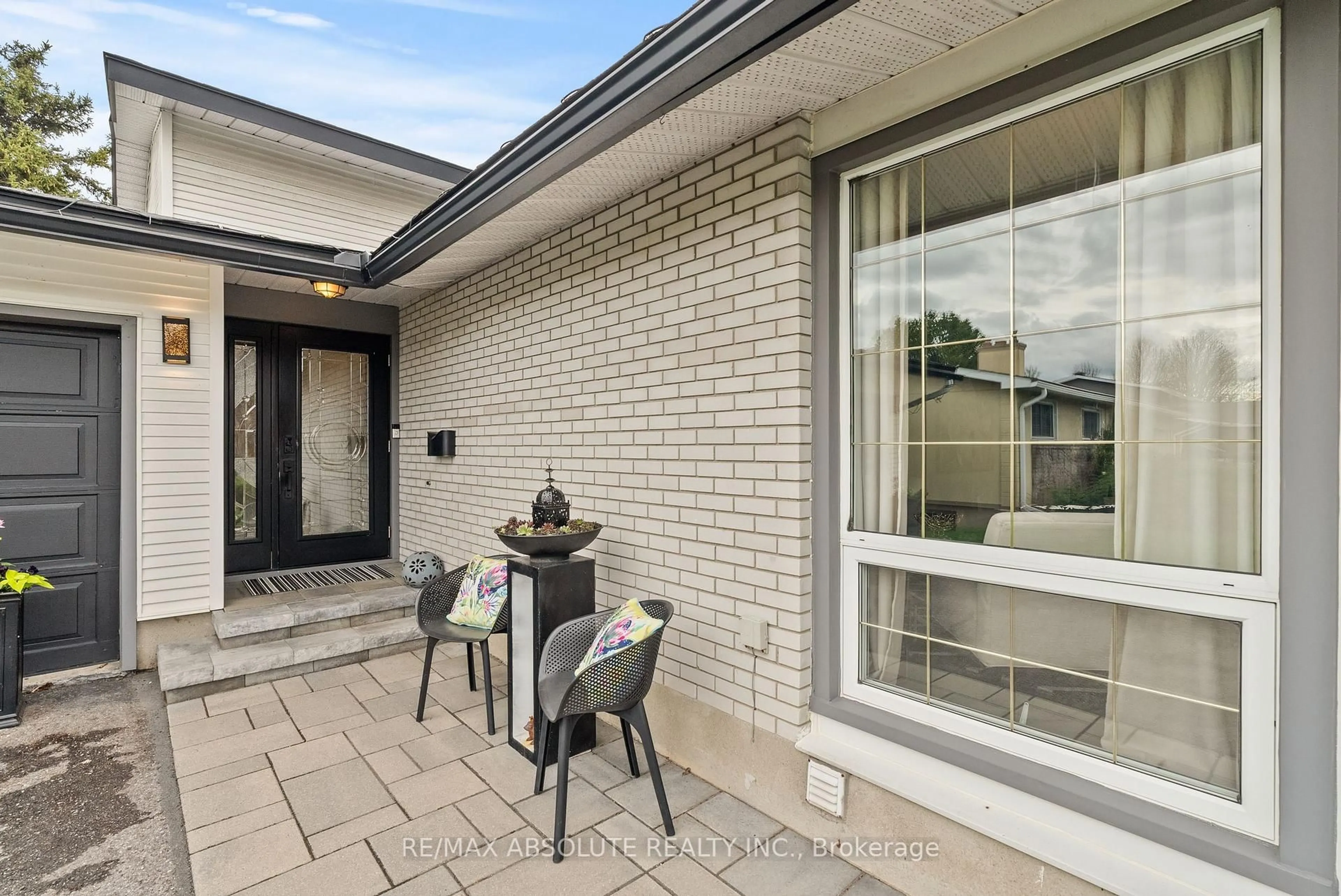 Patio, street for 116 Queensline Dr, Ottawa Ontario K2H 7J5