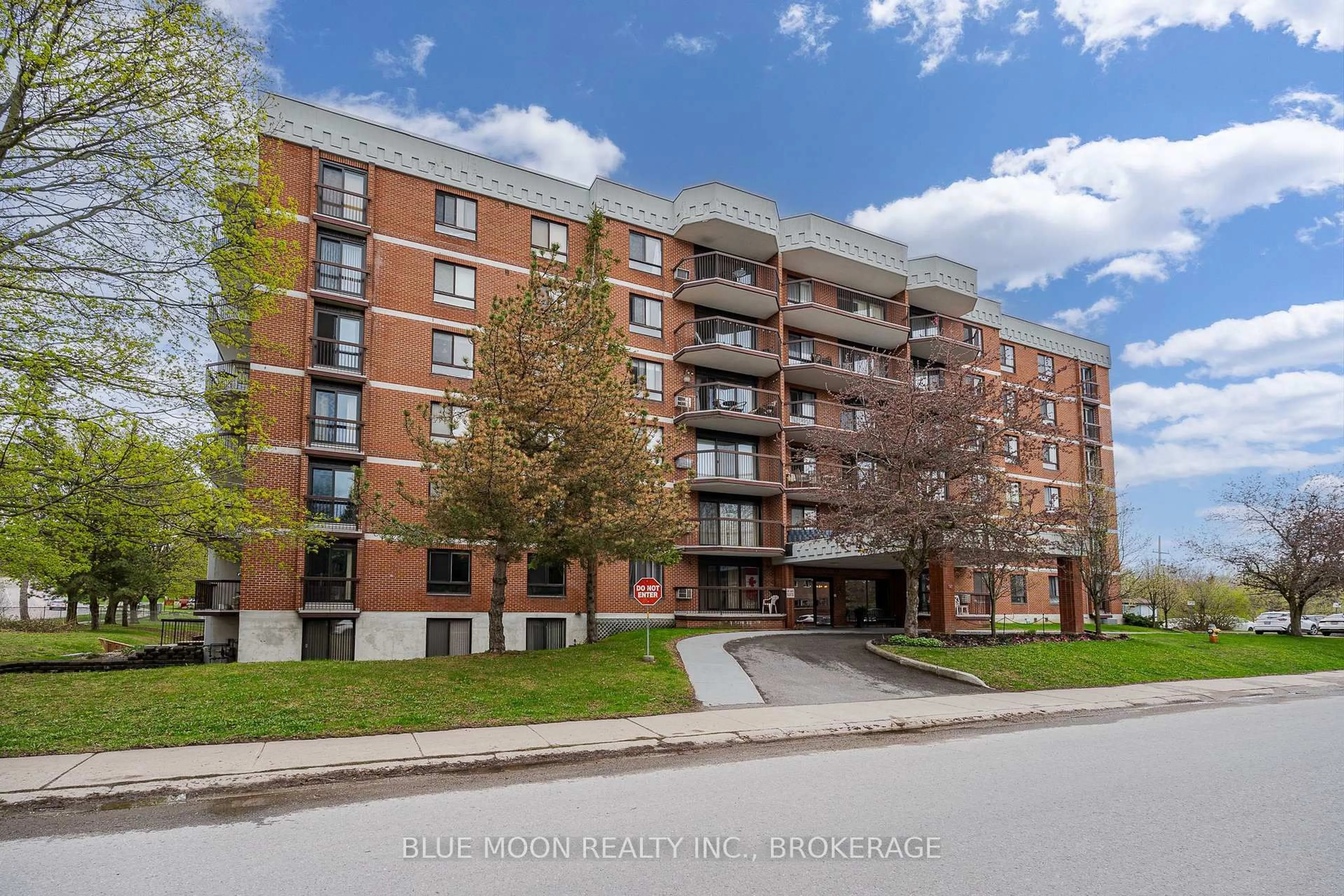 Patio, building for 14 Greenview Dr #207, Kingston Ontario K7M 7T5