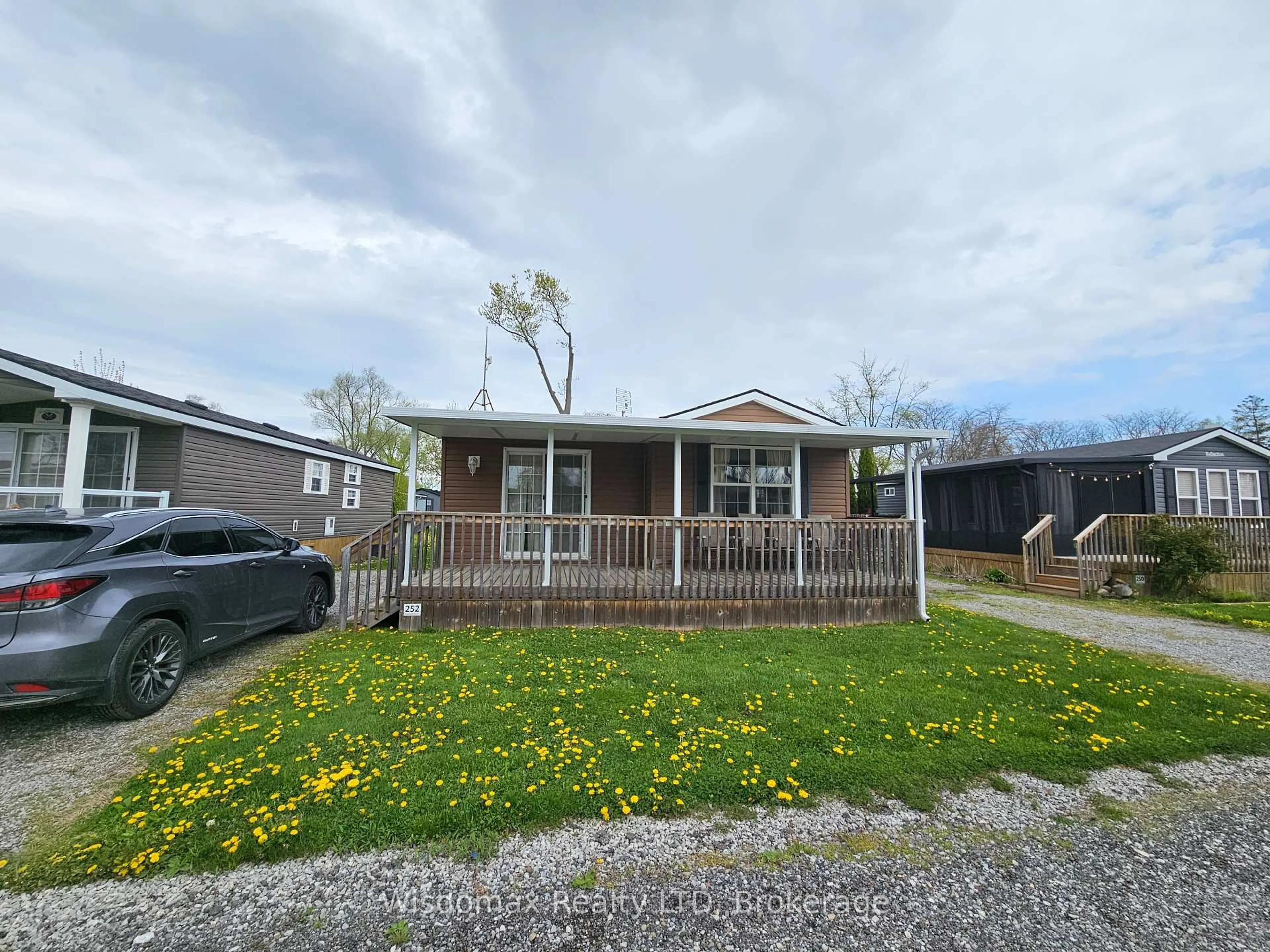 Home with vinyl exterior material, street for 1501 Line 8 Rd #252, Niagara-on-the-Lake Ontario L0S 1L0
