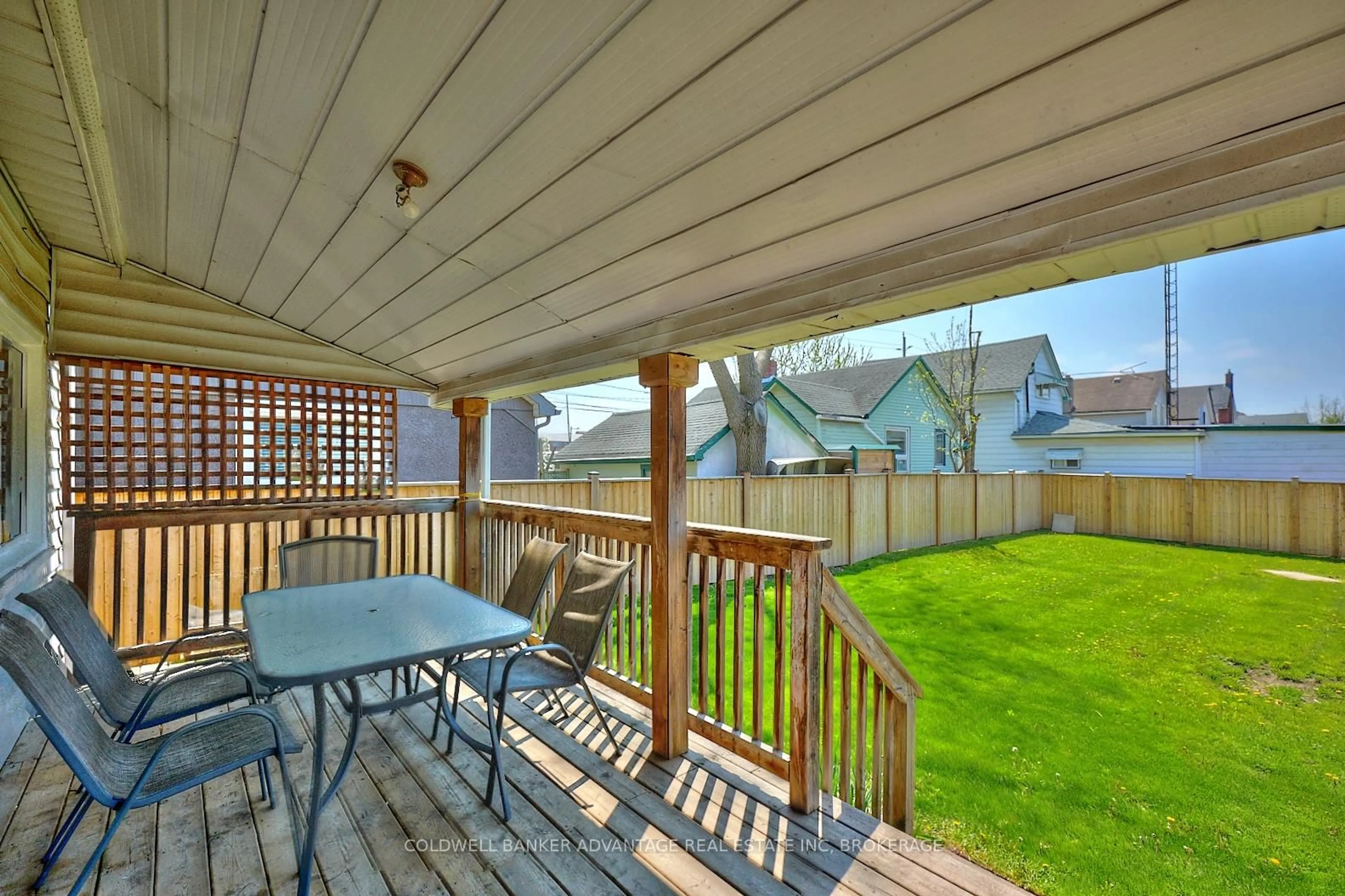 Patio, water/lake/river/ocean view for 189 Young St, Welland Ontario L3B 4C9