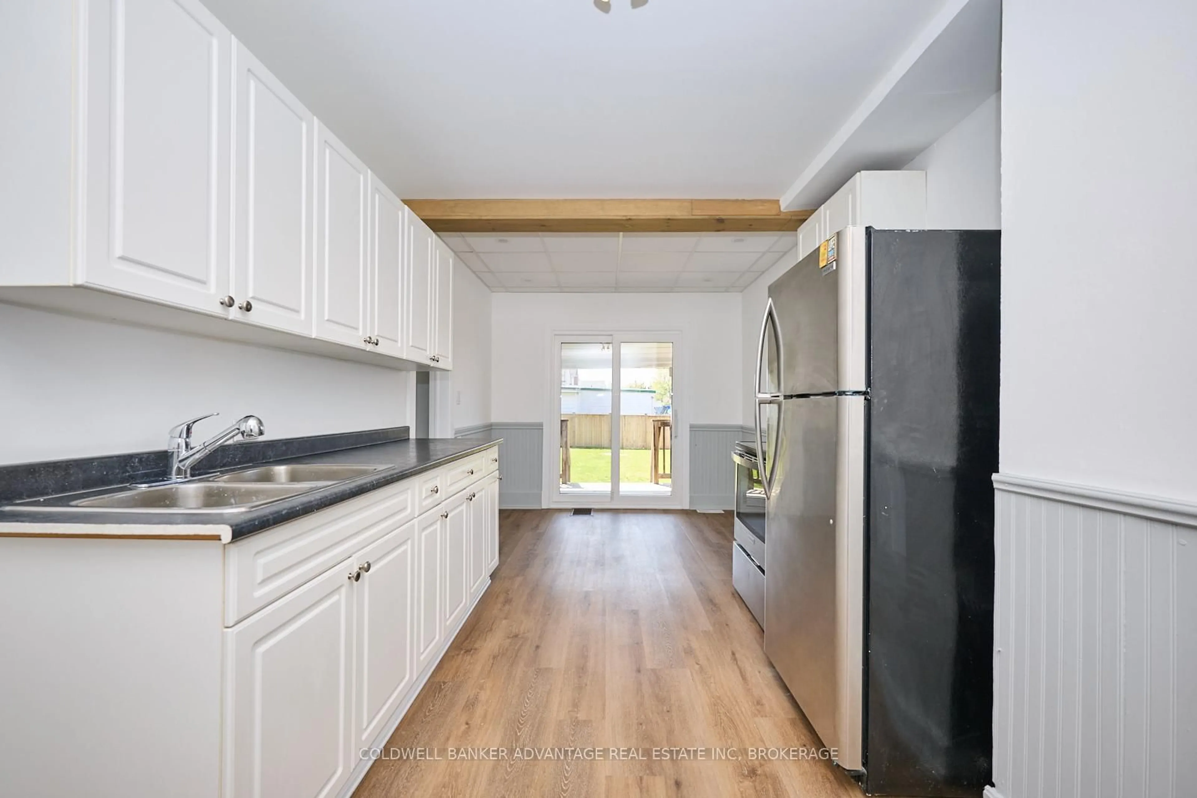 Standard kitchen, unknown for 189 Young St, Welland Ontario L3B 4C9