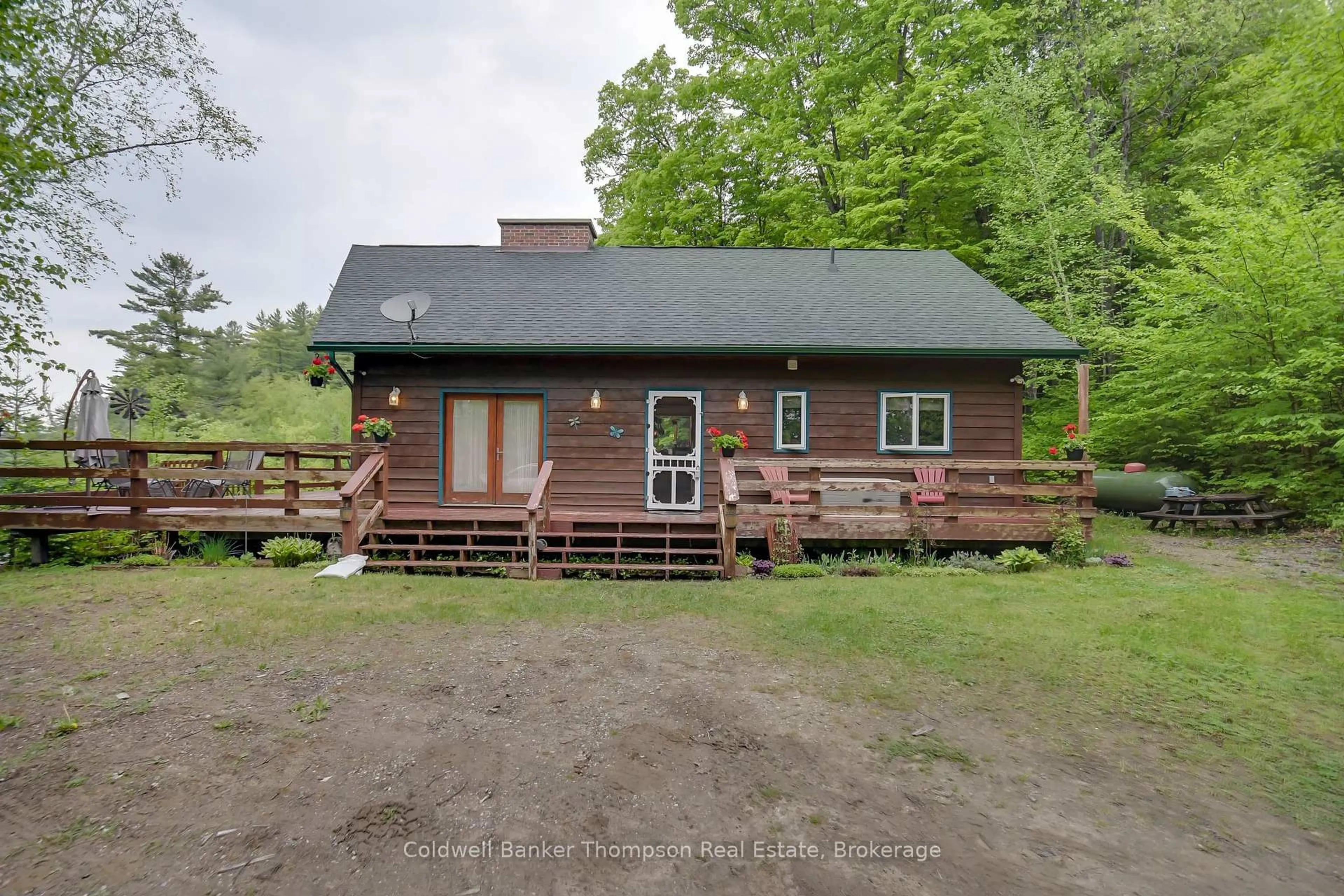 A pic from outside/outdoor area/front of a property/back of a property/a pic from drone, building for 100 ROCK Rd, Huntsville Ontario P0A 1R0