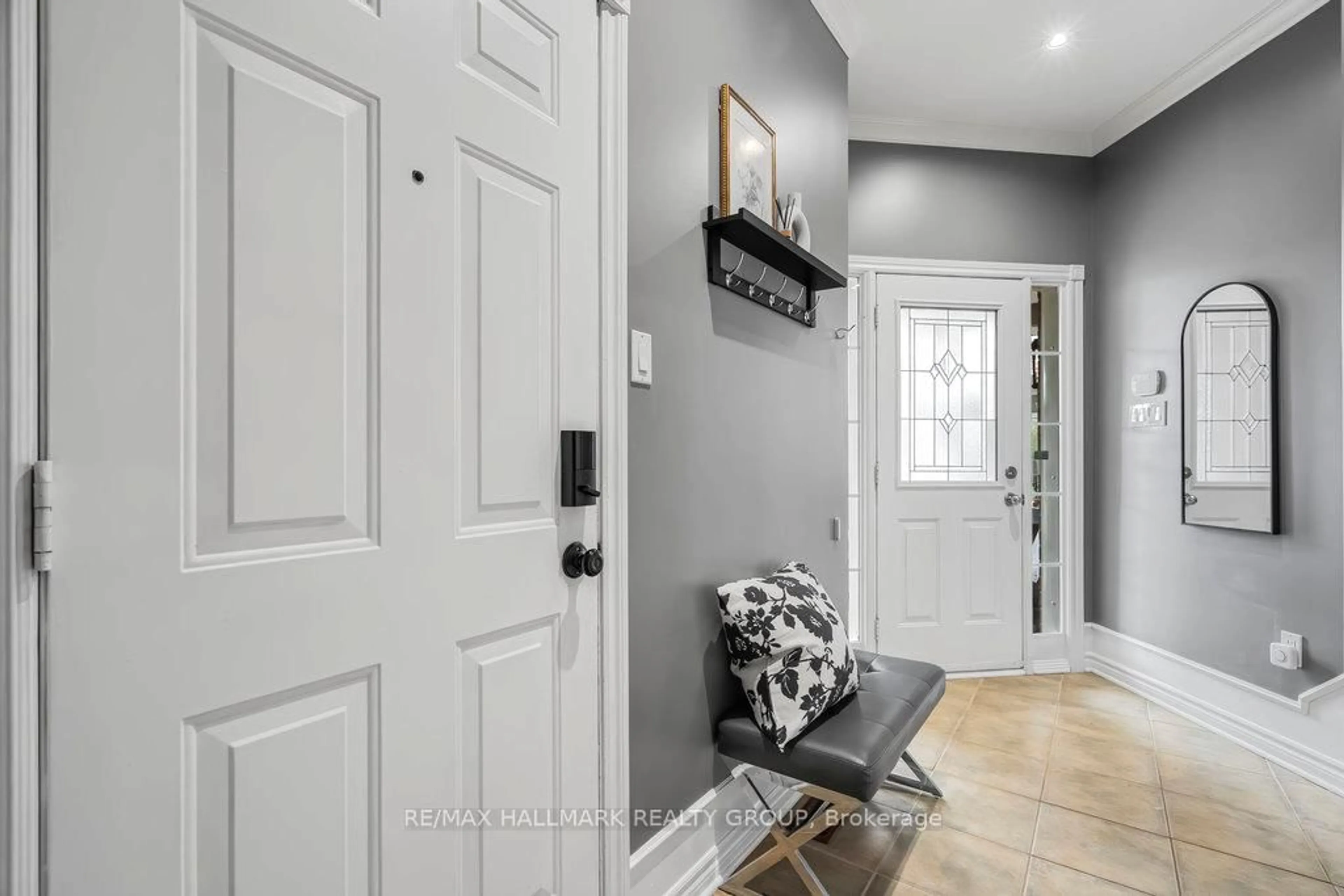 Indoor entryway for 510 Wild Shore Cres, Ottawa Ontario K1V 1S7