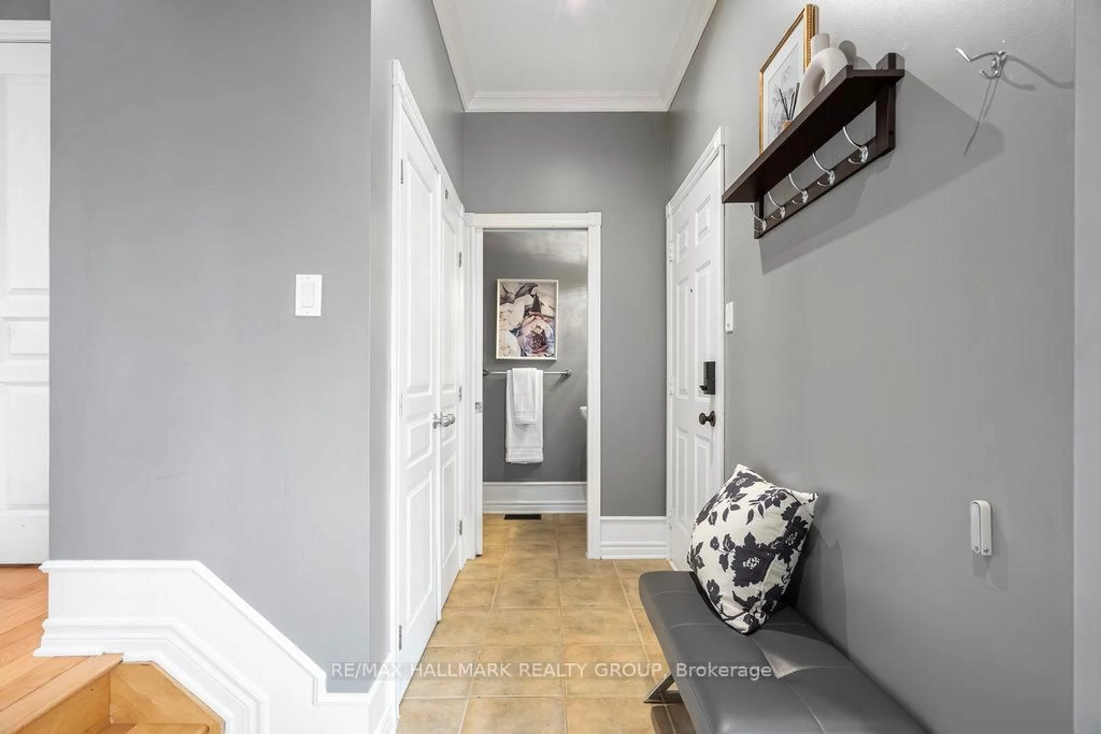 Indoor entryway for 510 Wild Shore Cres, Ottawa Ontario K1V 1S7