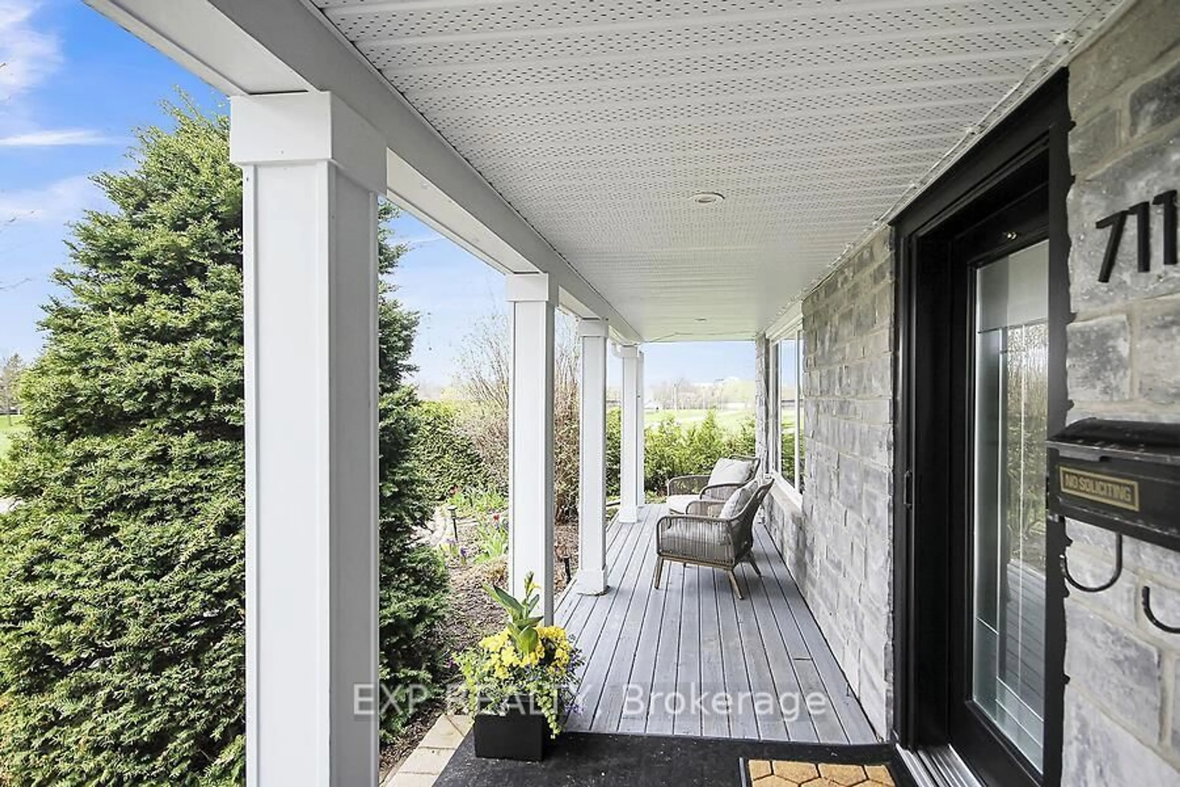 Unknown for 711 Hartman Cres, Ottawa Ontario K1V 7E8