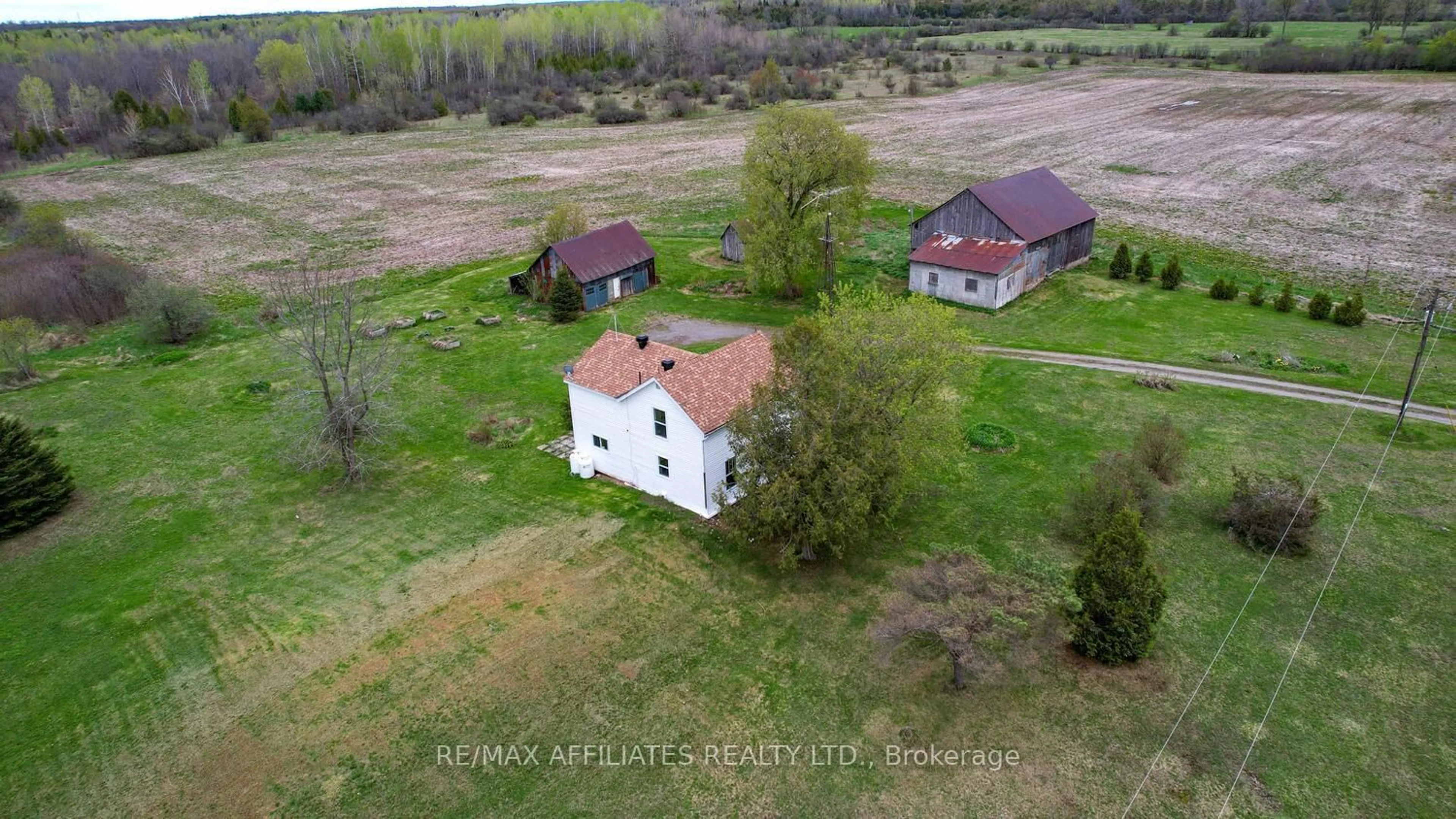 A pic from outside/outdoor area/front of a property/back of a property/a pic from drone, building for 913 KINCH St, Elizabethtown-Kitley Ontario K0G 1G0