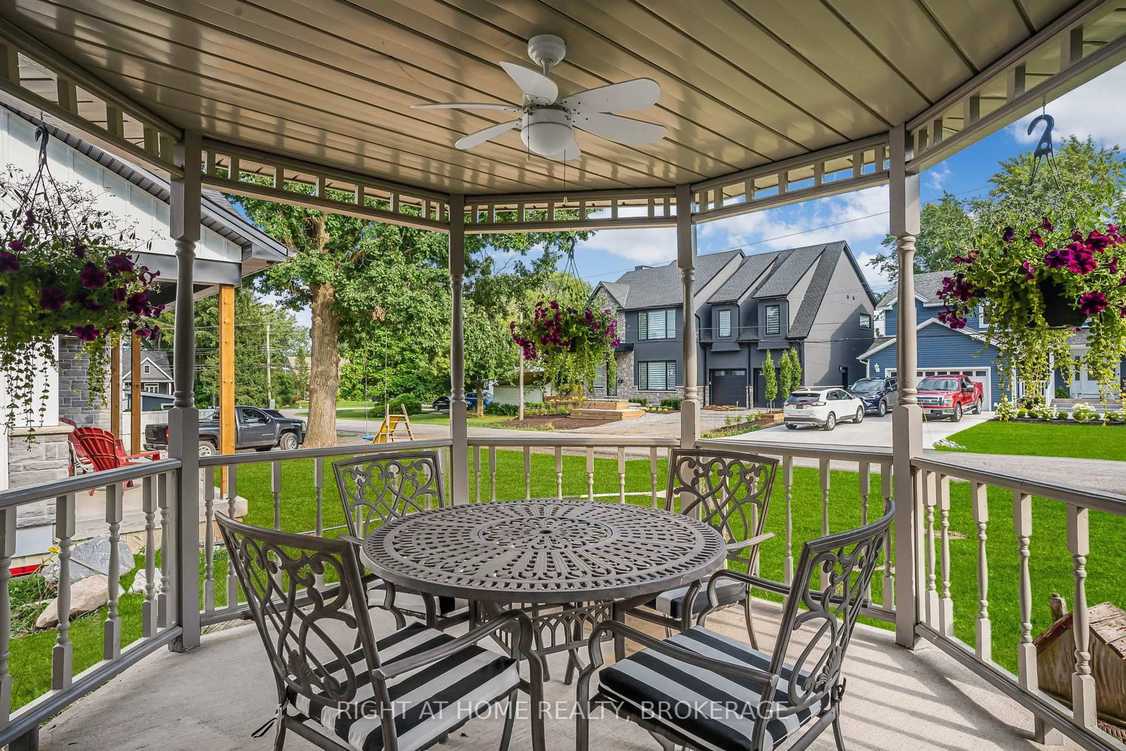 Patio, unknown for 18 Topham Blvd, Welland Ontario L3C 7E1