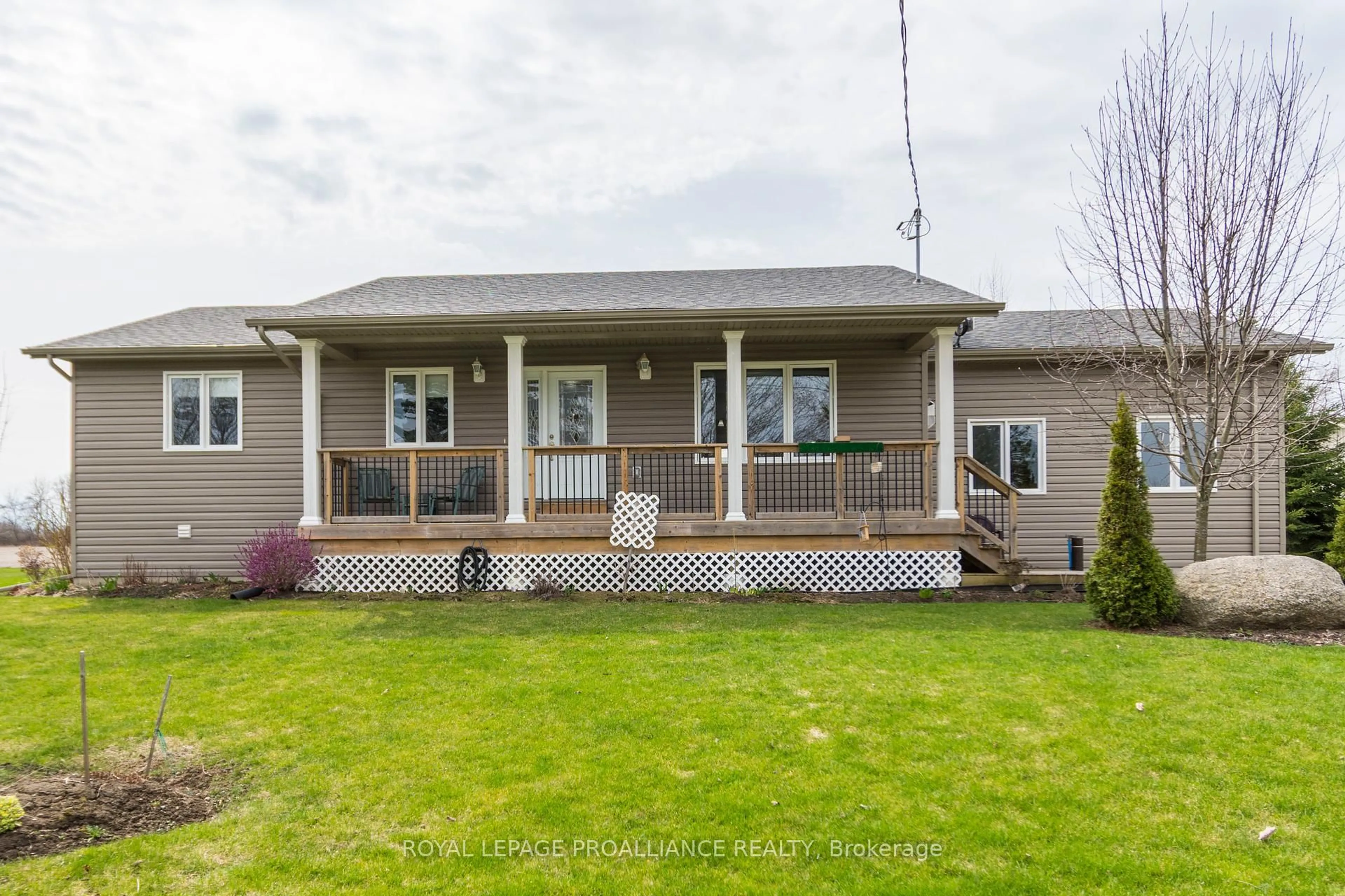 Home with vinyl exterior material, unknown for 25 Chatten Rd, Brighton Ontario K0K 1H0