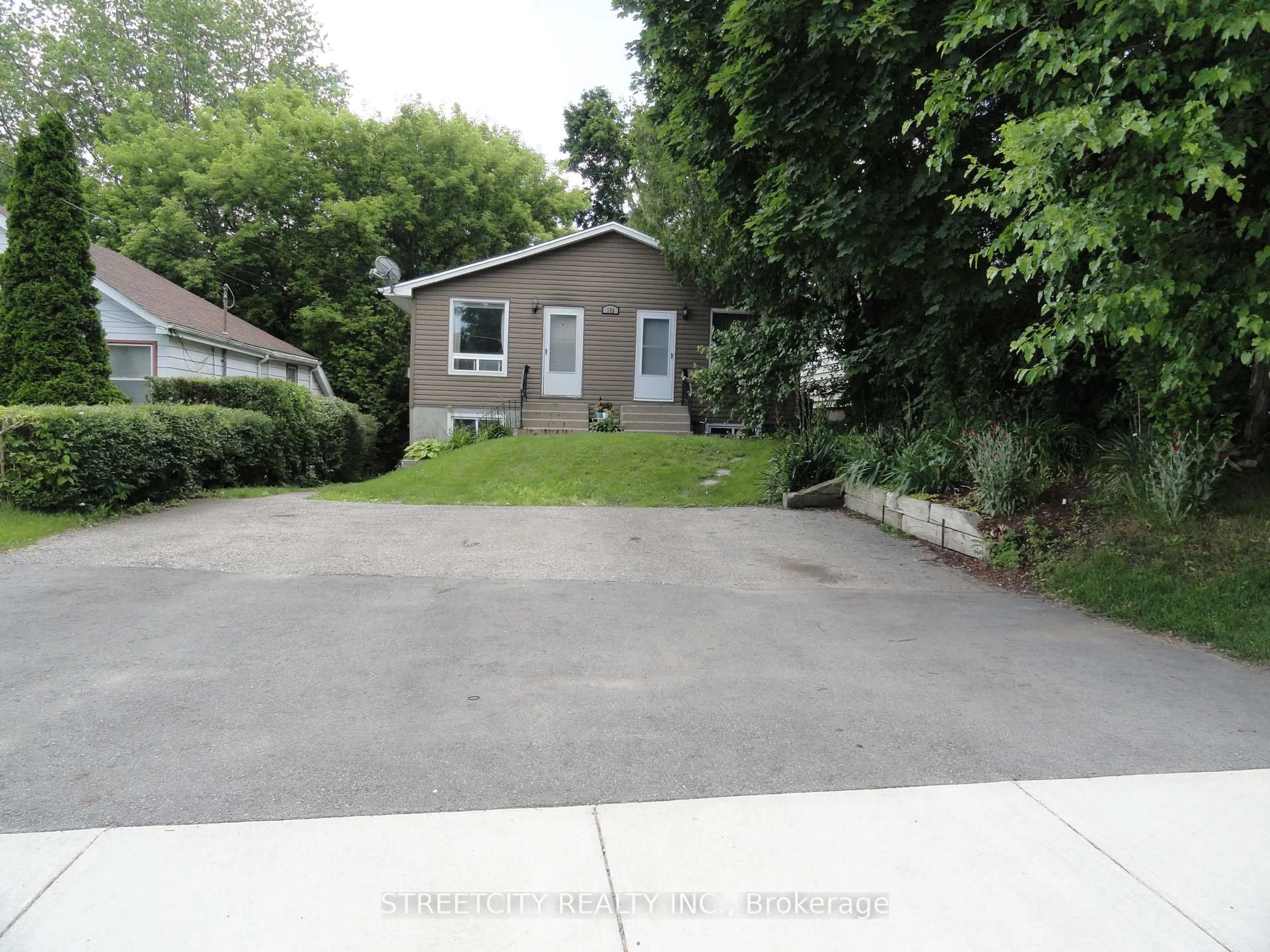 A pic from outside/outdoor area/front of a property/back of a property/a pic from drone, street for 155 Chesterfield Ave, London South Ontario N5Z 3N3