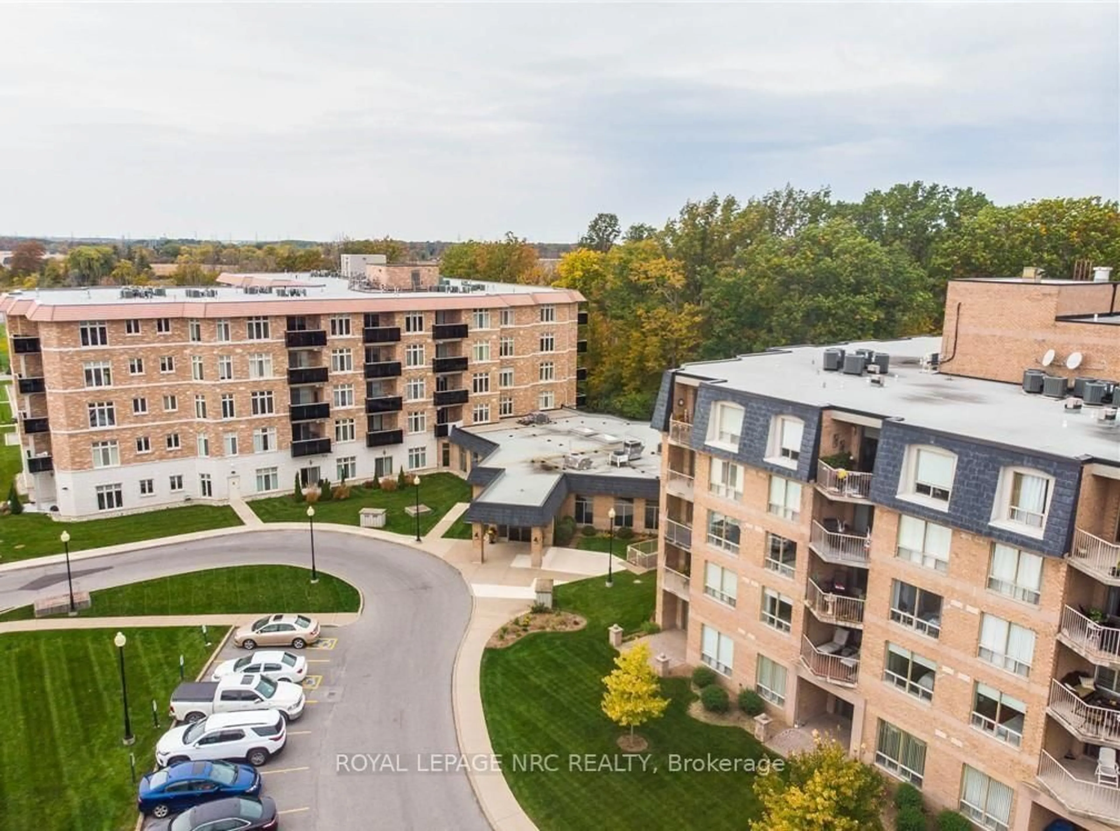 A pic from outside/outdoor area/front of a property/back of a property/a pic from drone, city buildings view from balcony for 8111 Forest Glen Dr #109, Niagara Falls Ontario L2H 2Y7