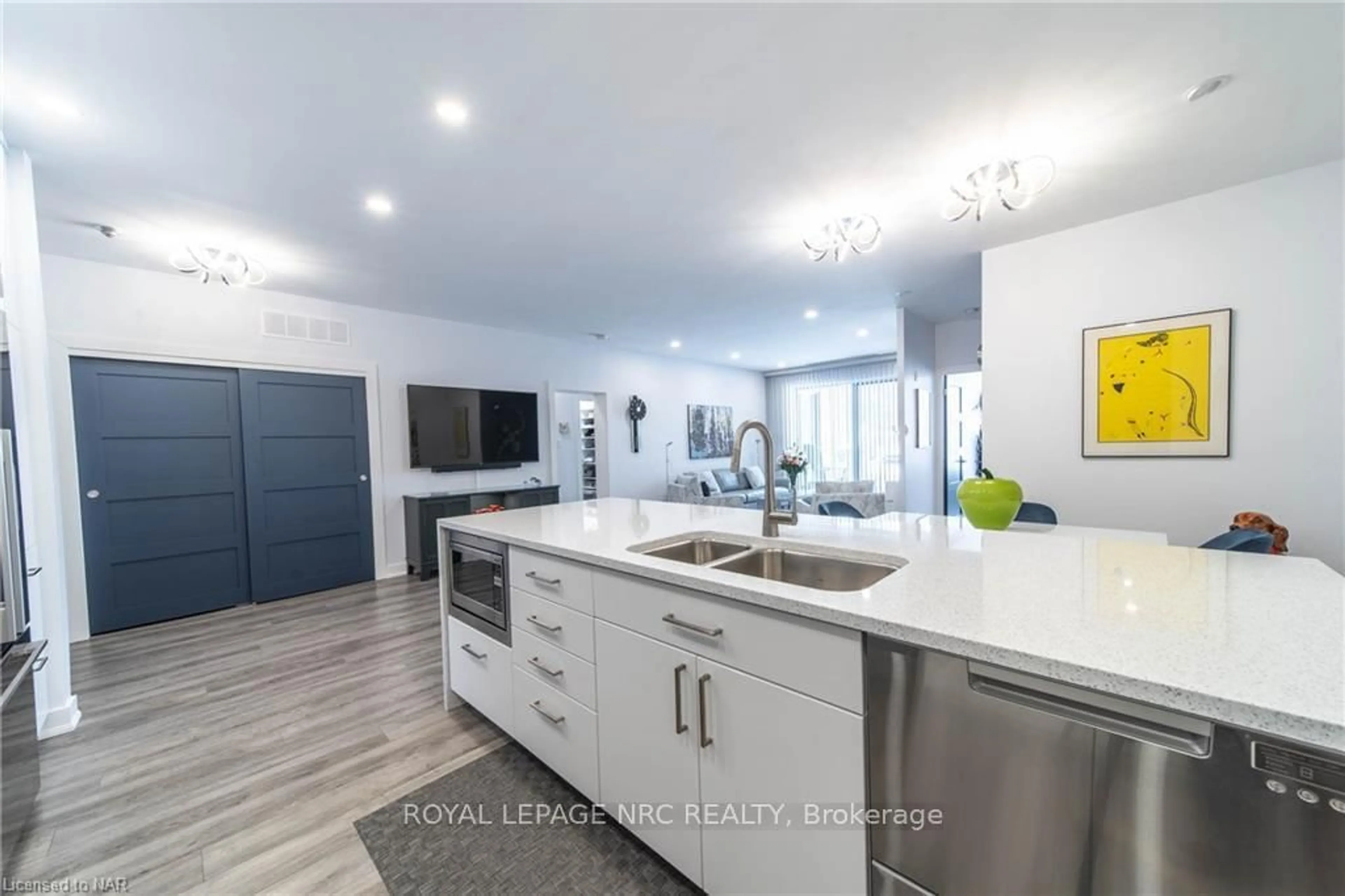 Open concept kitchen, unknown for 8111 Forest Glen Dr #109, Niagara Falls Ontario L2H 2Y7