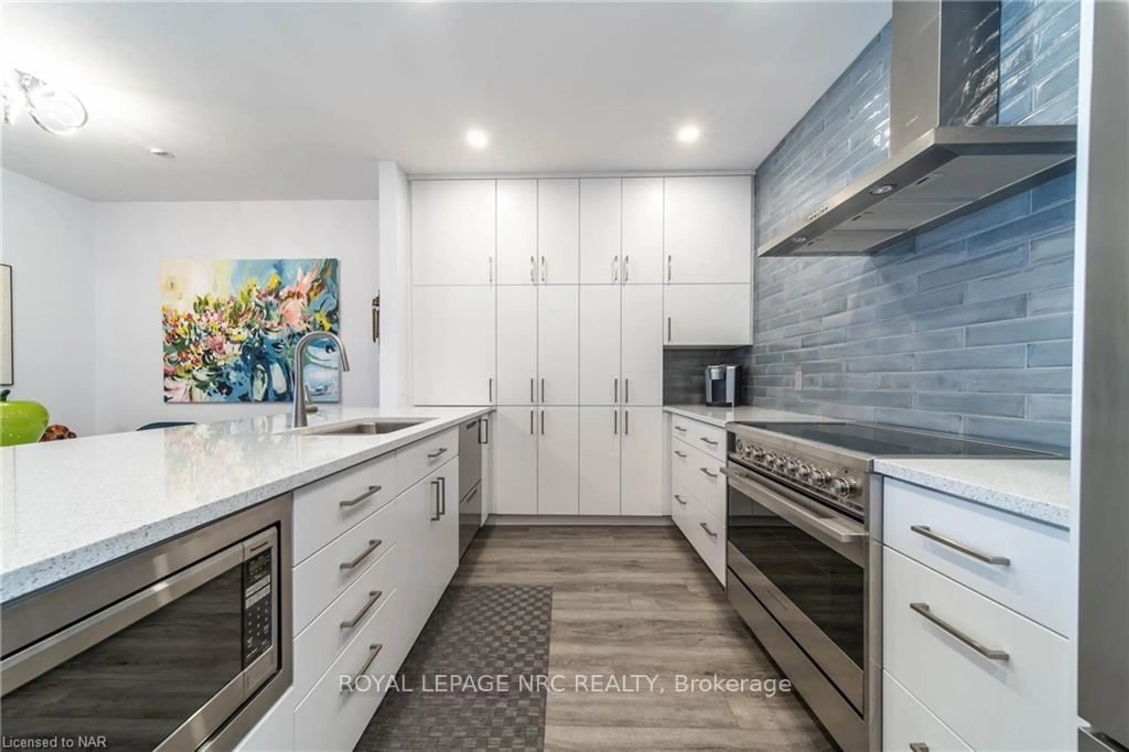 Contemporary kitchen, ceramic/tile floor for 8111 Forest Glen Dr #109, Niagara Falls Ontario L2H 2Y7
