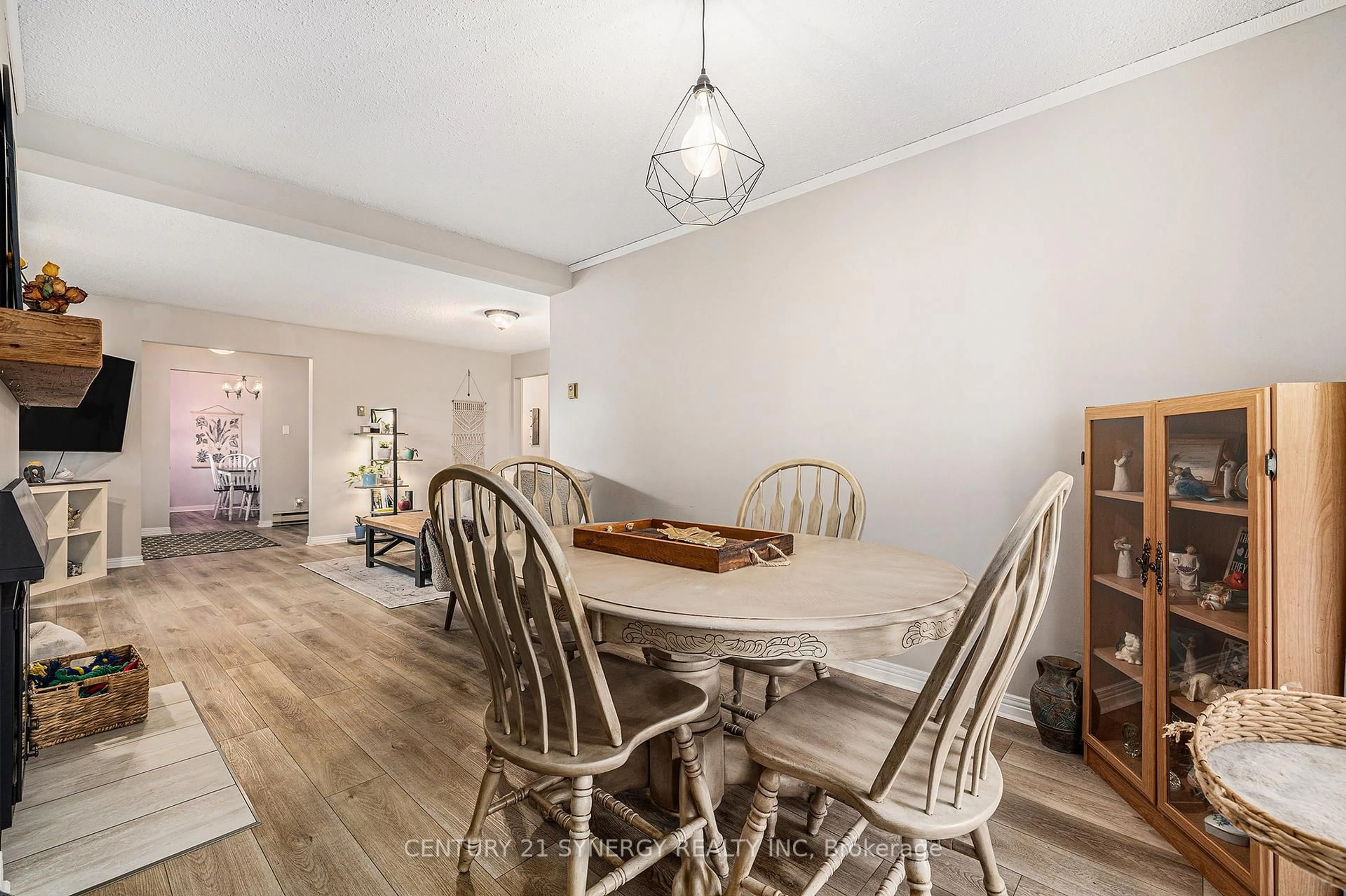 Dining room, wood/laminate floor for 502 Stratas Crt #37, Kanata Ontario K2L 3K7