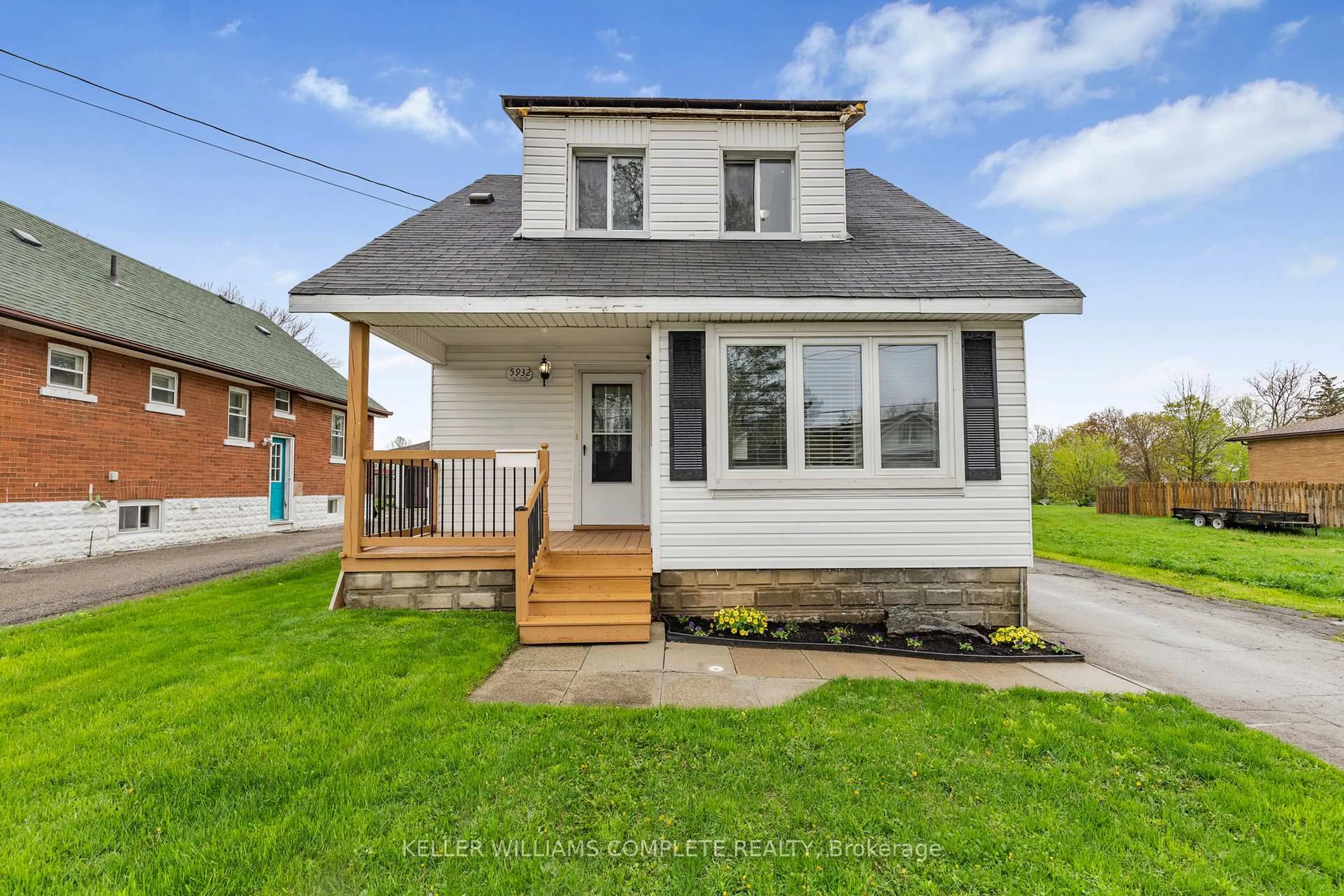 Home with brick exterior material, street for 5932 Carlton Ave, Niagara Falls Ontario L2G 5J5