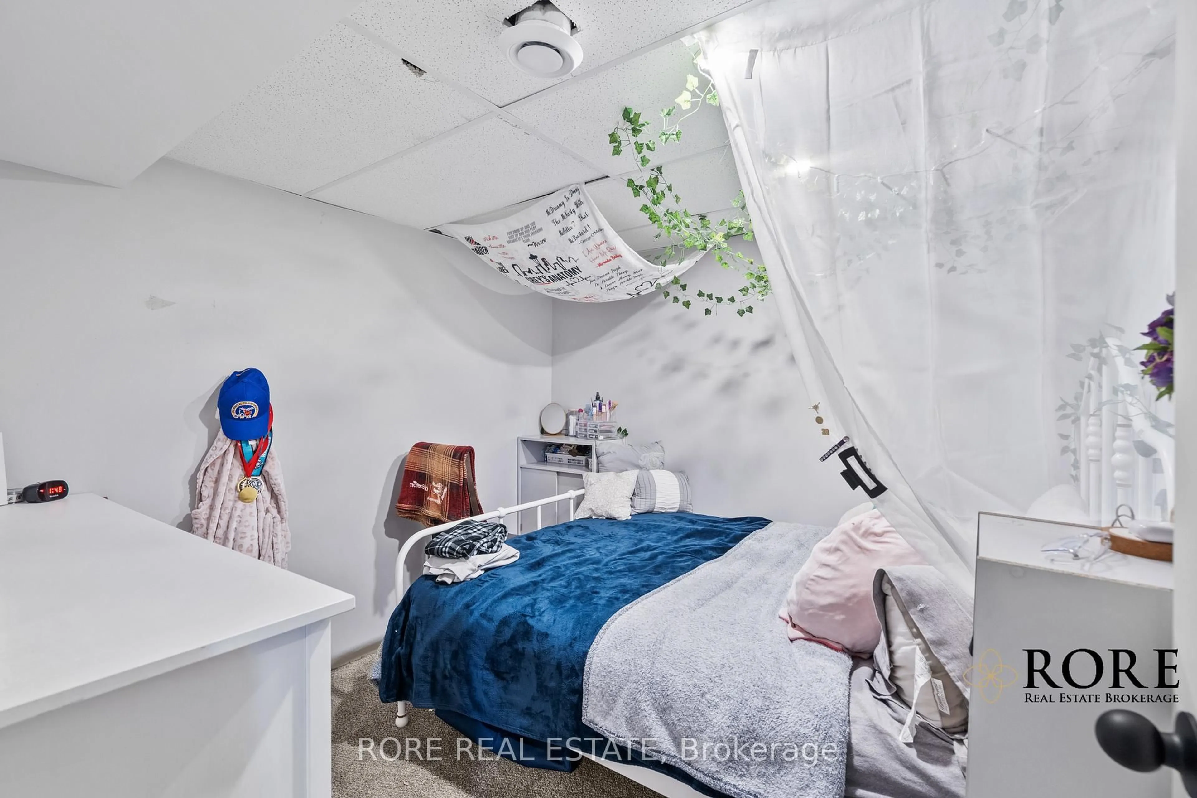 Bedroom with bed, unknown for 447 David St, Welland Ontario L3B 2B7