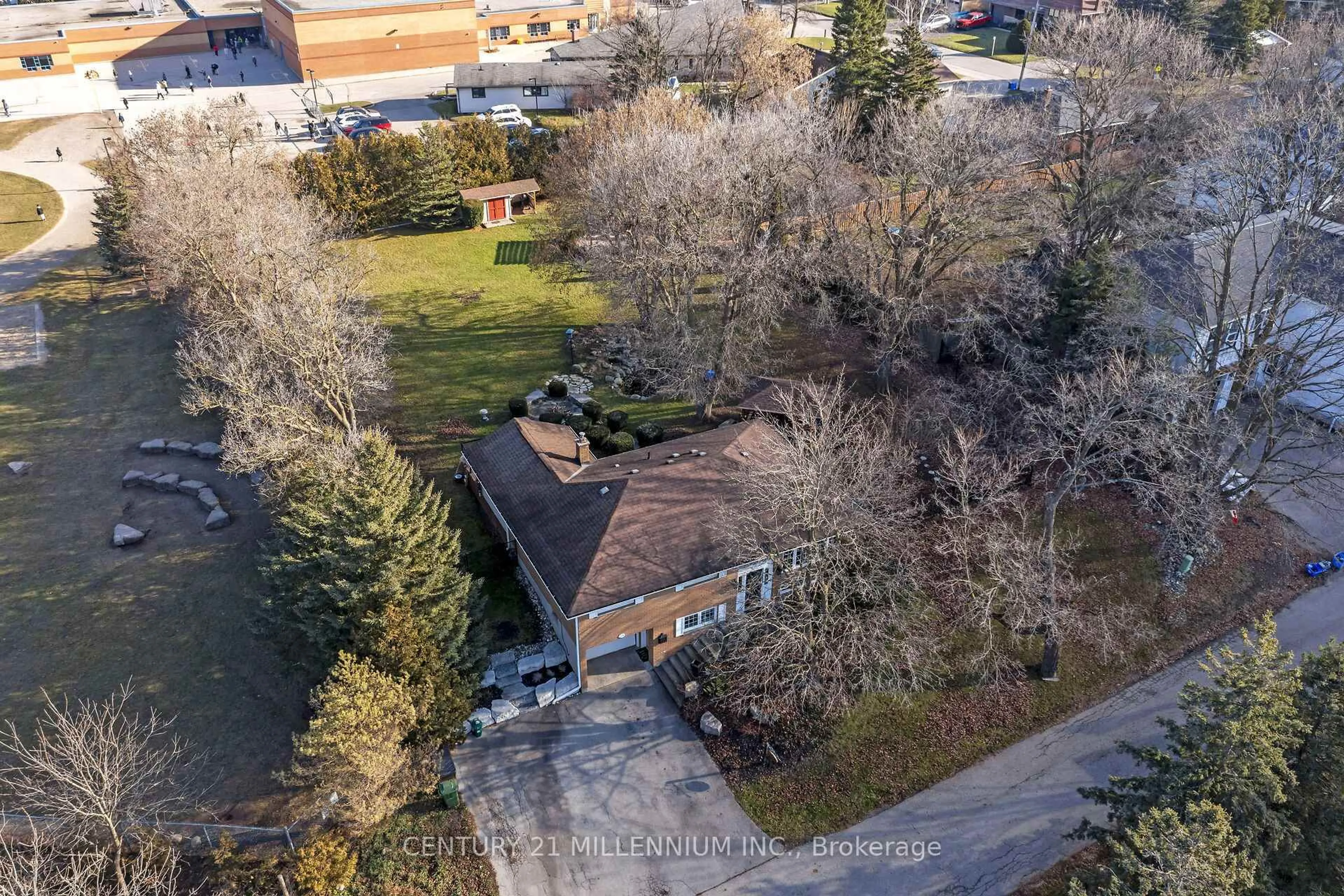 A pic from outside/outdoor area/front of a property/back of a property/a pic from drone, unknown for 23 Woolen Mill Lane, Erin Ontario N0B 1T0