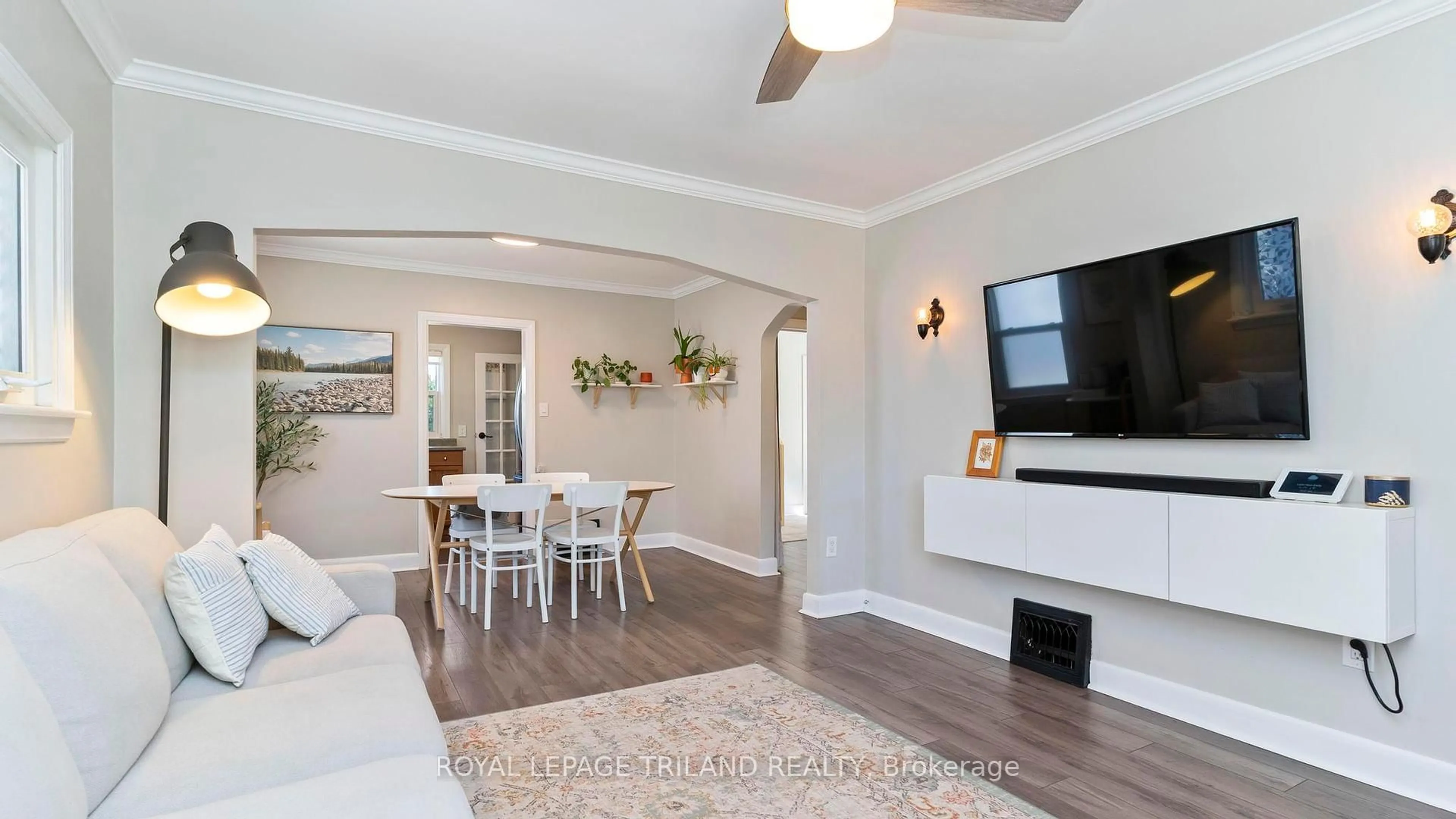 Living room with furniture, wood/laminate floor for 62 Doulton St, London East Ontario N5W 2P7