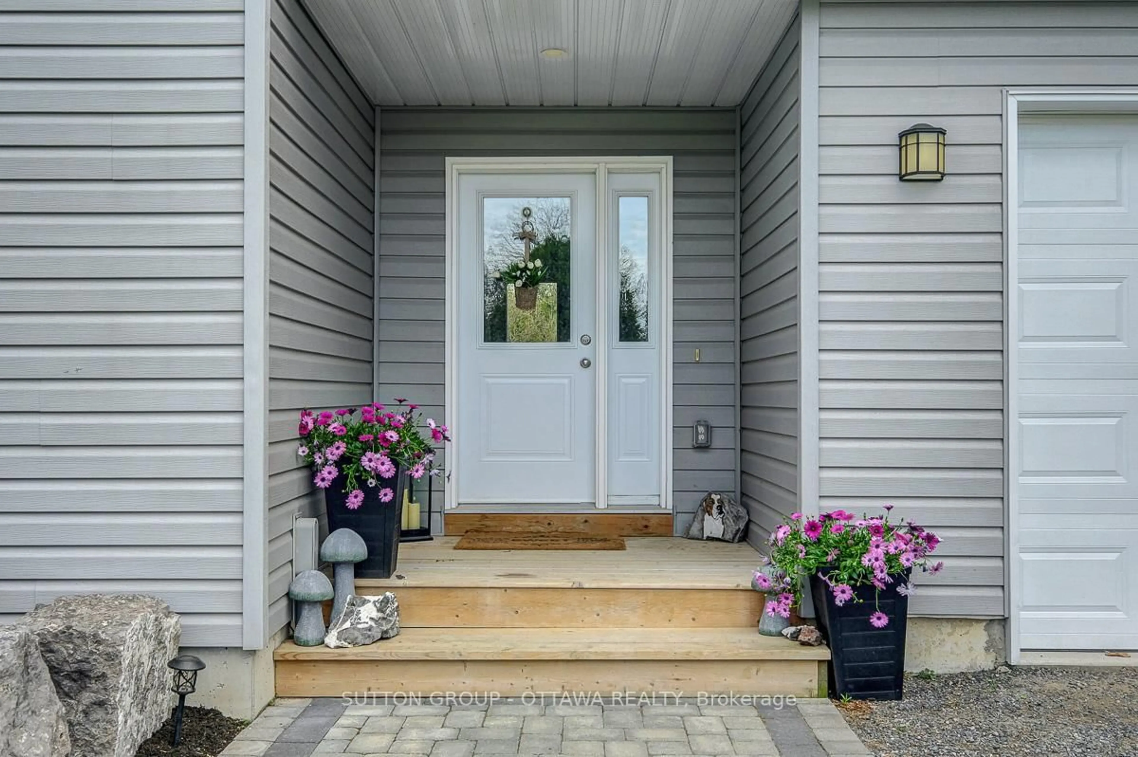 Indoor entryway for 1191 7th Line Rd, Carleton Place Ontario K7C 3P2