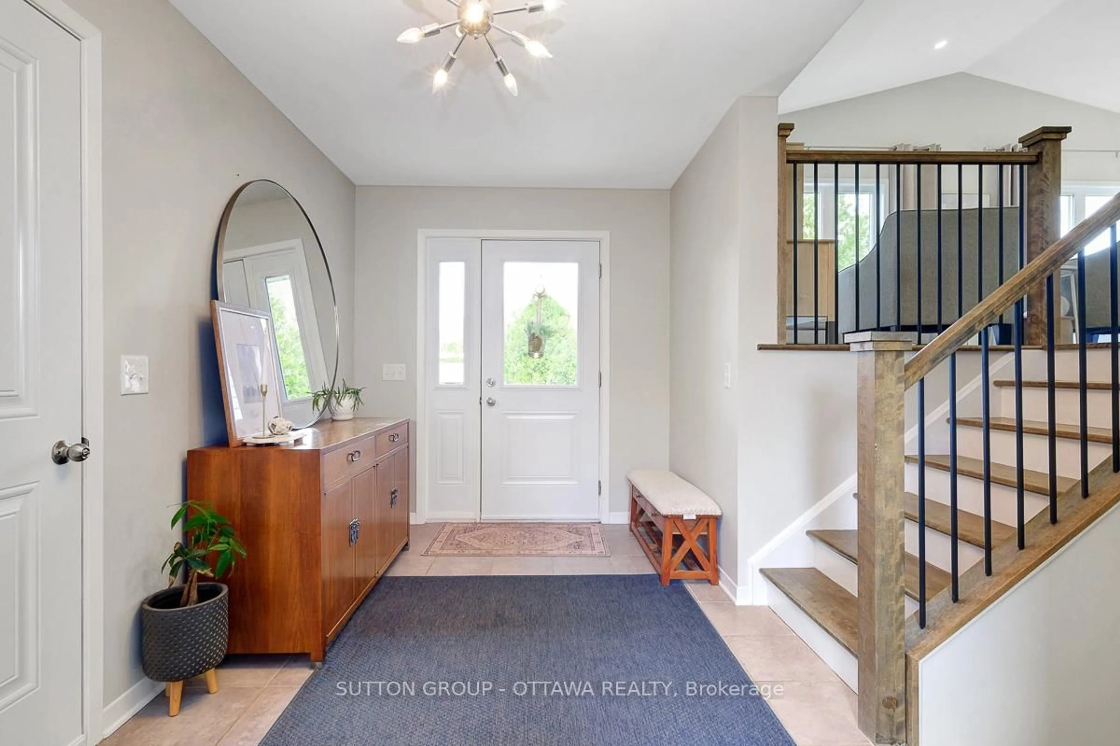 Indoor entryway for 1191 7th Line Rd, Carleton Place Ontario K7C 3P2