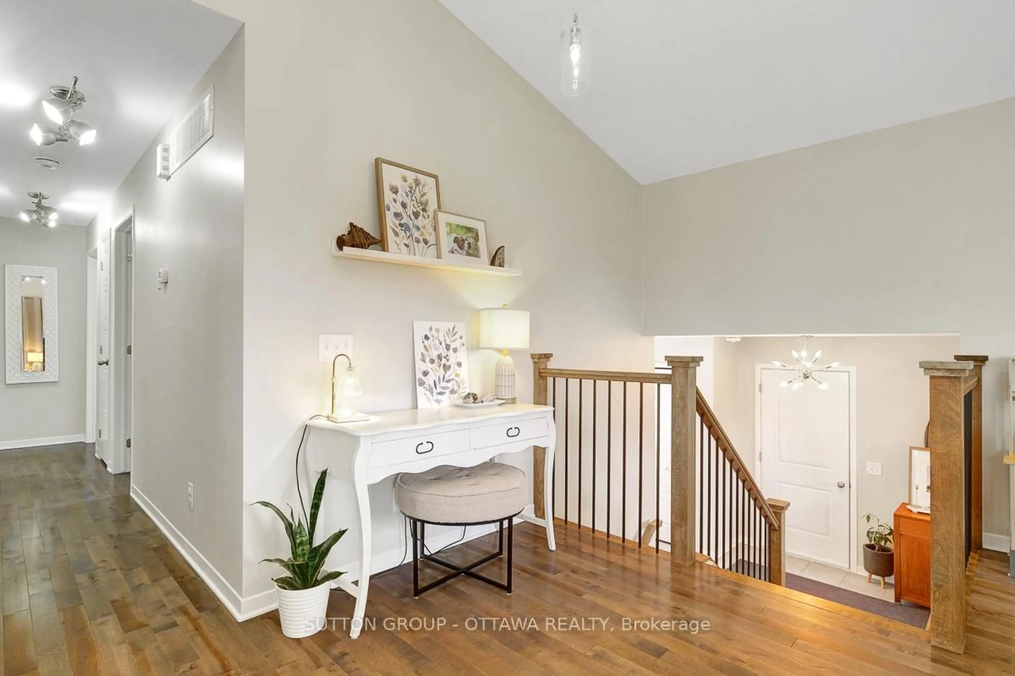Indoor entryway for 1191 7th Line Rd, Carleton Place Ontario K7C 3P2