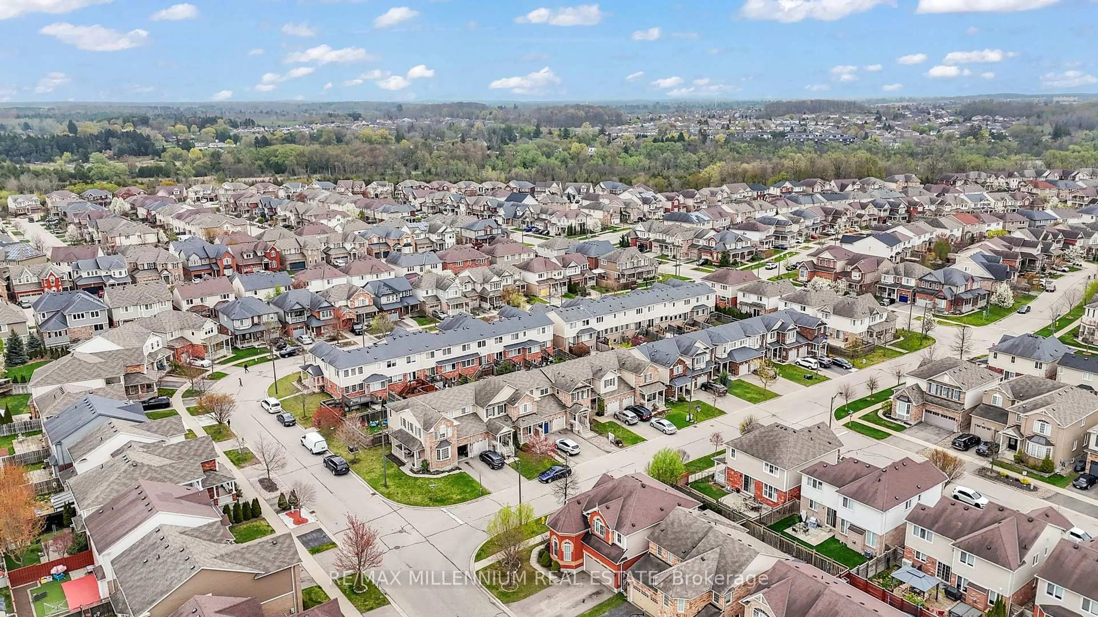 A pic from outside/outdoor area/front of a property/back of a property/a pic from drone, street for 166 Silverthorne Dr, Cambridge Ontario N3C 0C3