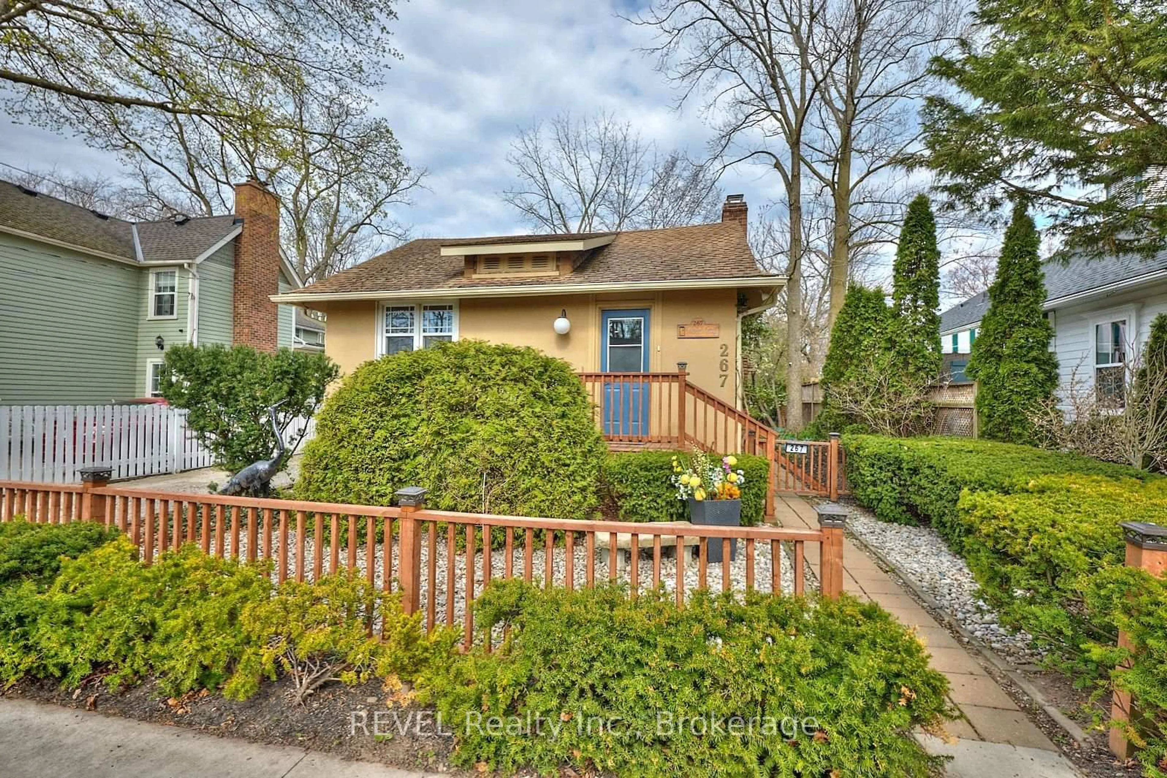 Unknown for 267 Victoria St, Niagara-on-the-Lake Ontario L0S 1J0