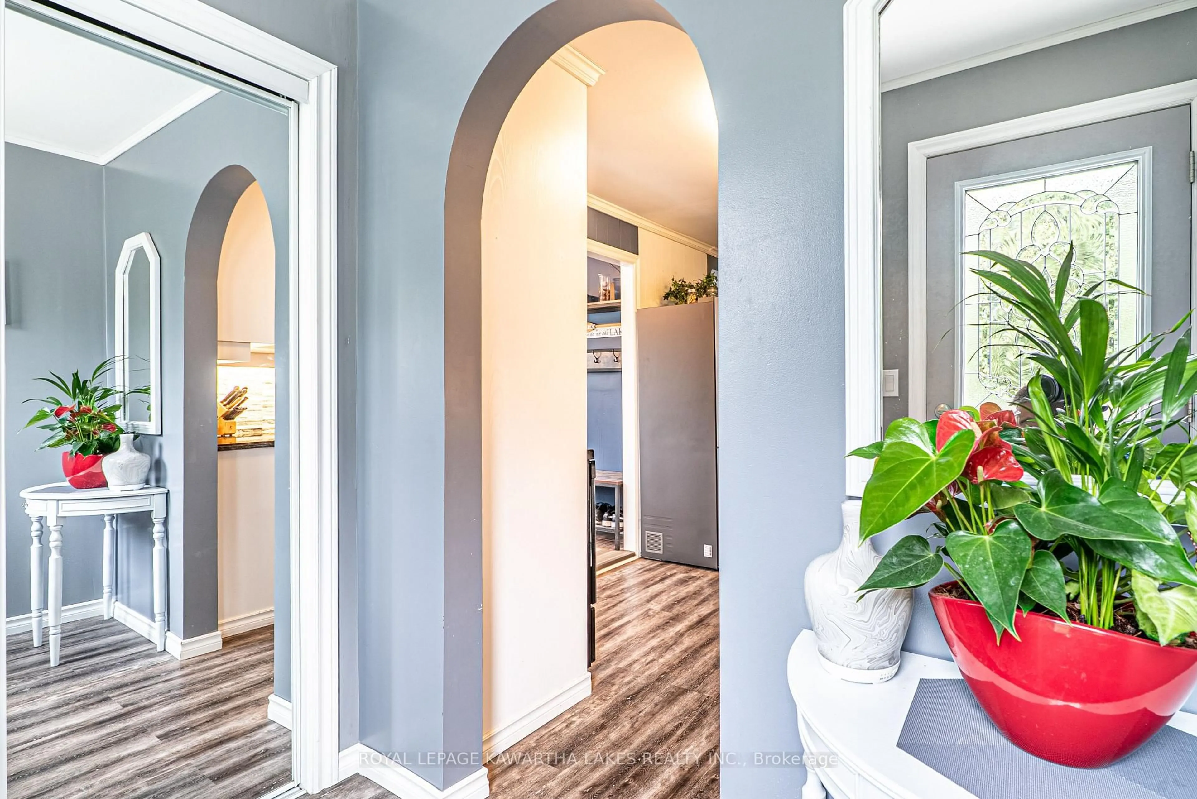 Indoor entryway for 28 Cadillac Blvd, Kawartha Lakes Ontario K0L 2W0
