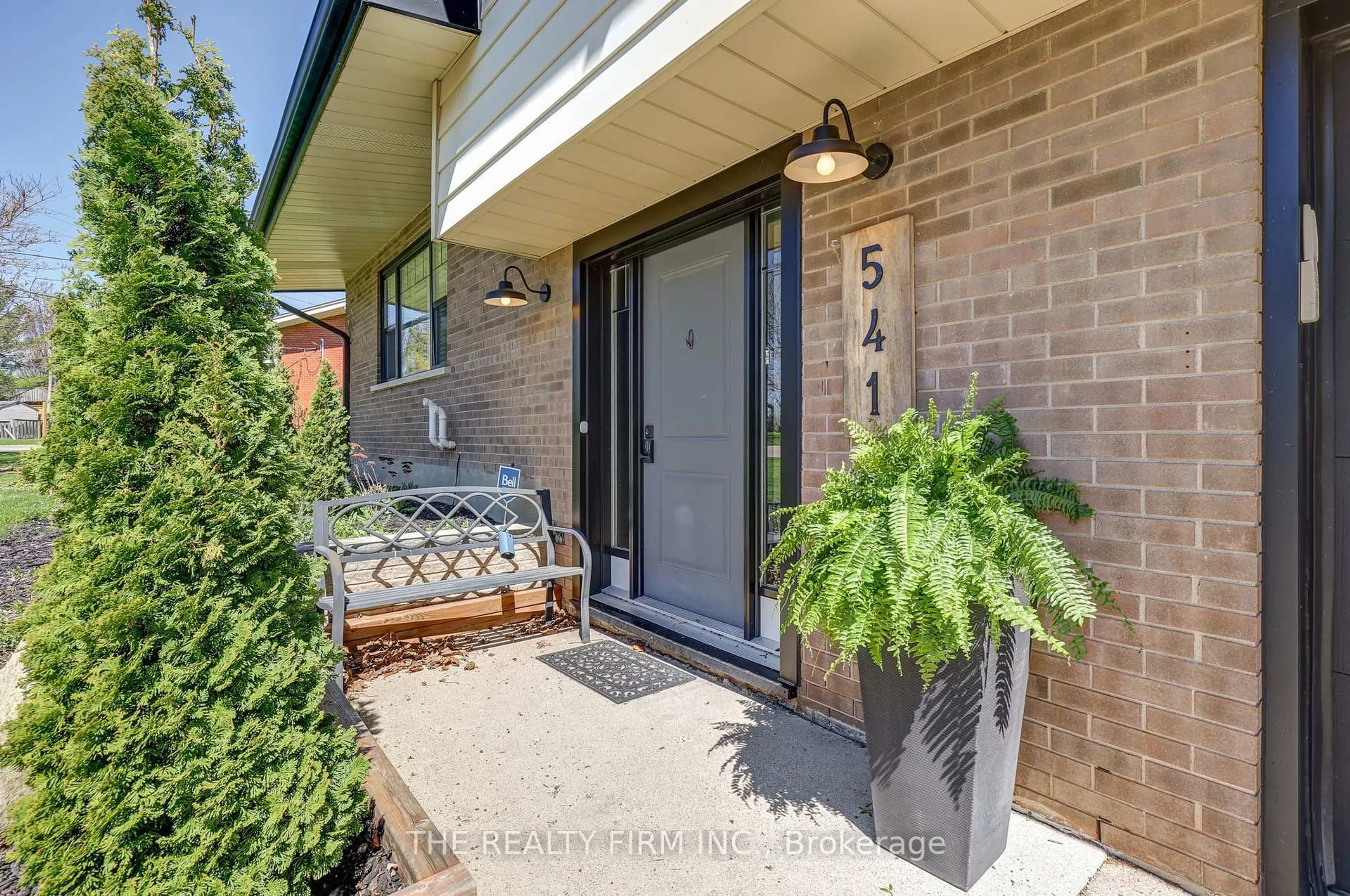 Indoor entryway for 541 Cypress Ave, London North Ontario N6H 3R4