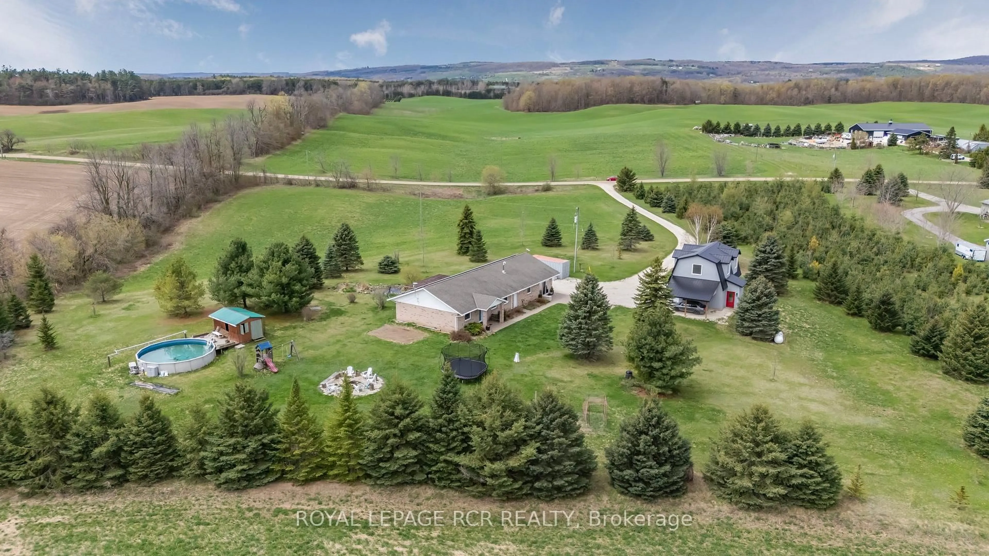 A pic from outside/outdoor area/front of a property/back of a property/a pic from drone, unknown for 958375 E 7th Line, Mulmur Ontario L9V 0M9