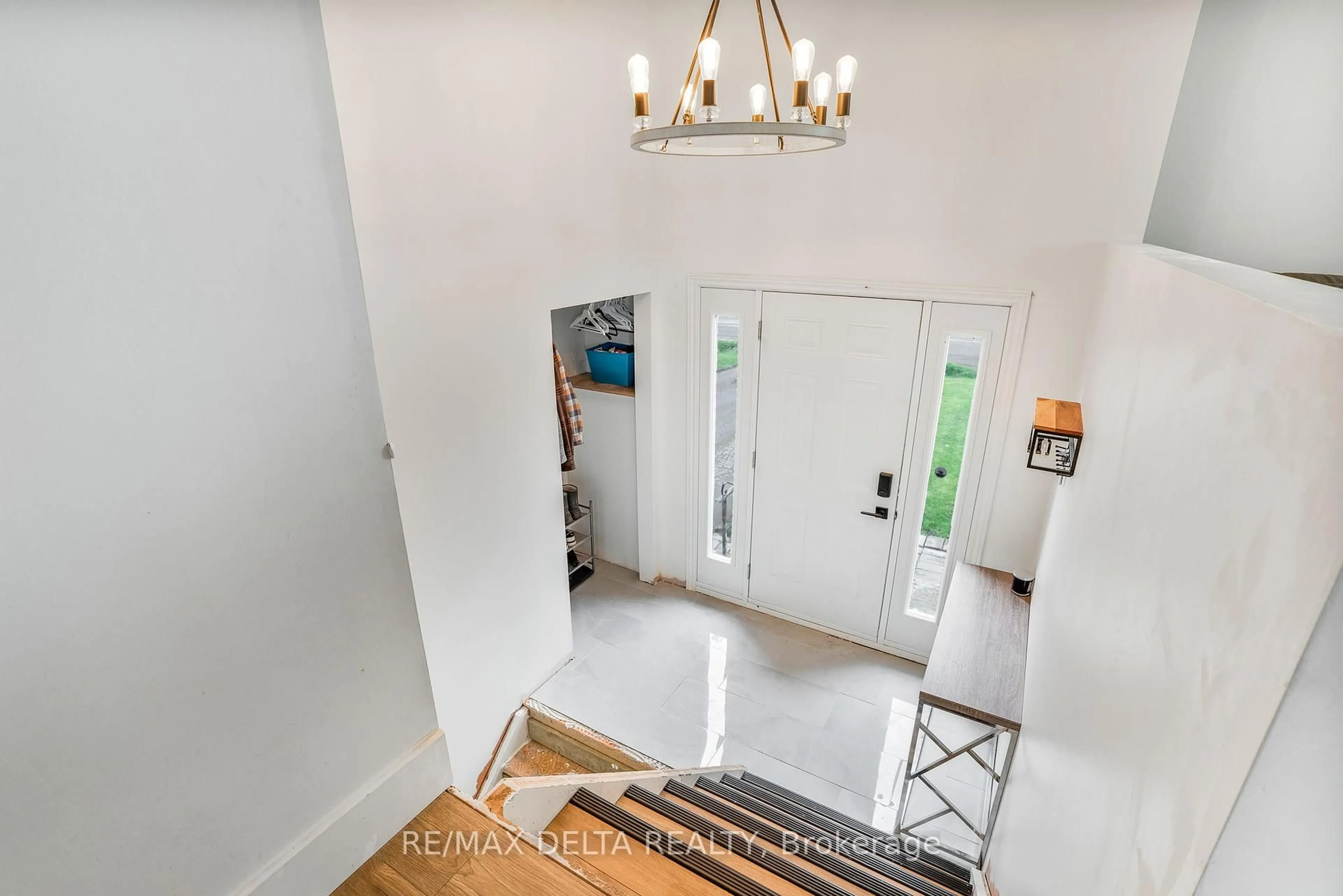 Indoor entryway for 2946 Gagne Rd, Clarence-Rockland Ontario K0A 2A0