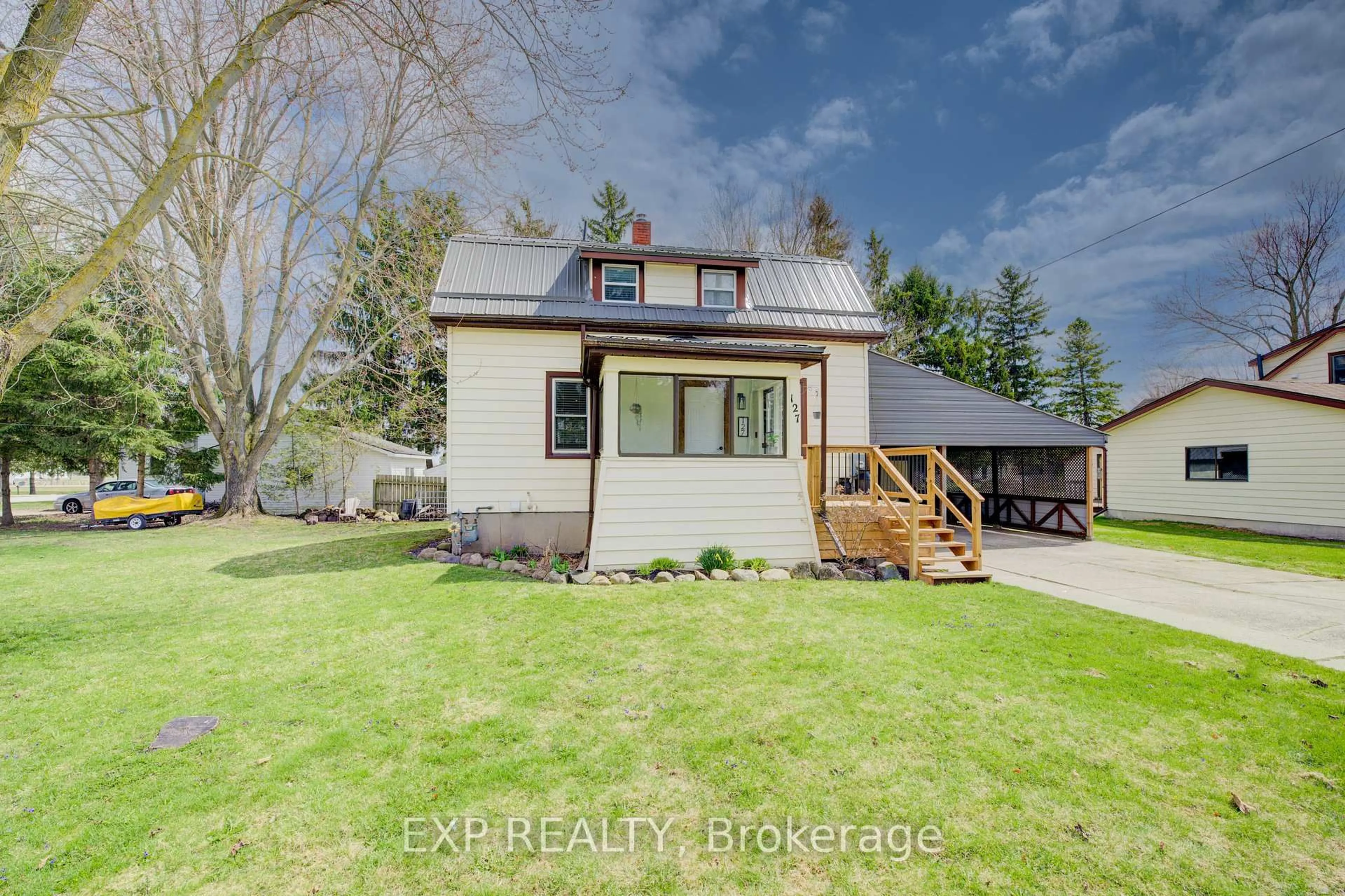 A pic from outside/outdoor area/front of a property/back of a property/a pic from drone, unknown for 127 King St, North Perth Ontario N0G 1B0