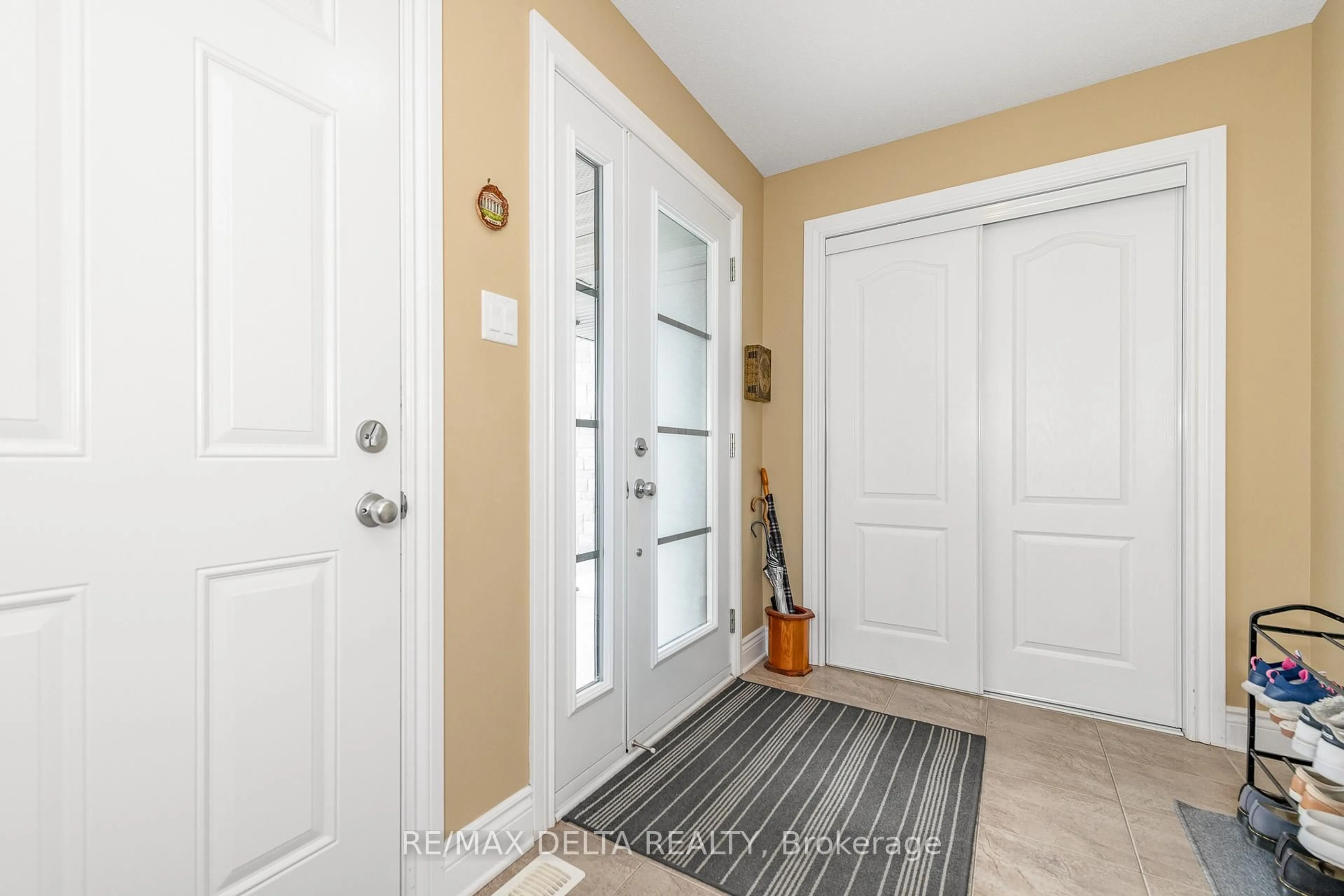 Indoor entryway for 2289 Marble Cres, Clarence-Rockland Ontario K4K 0G9