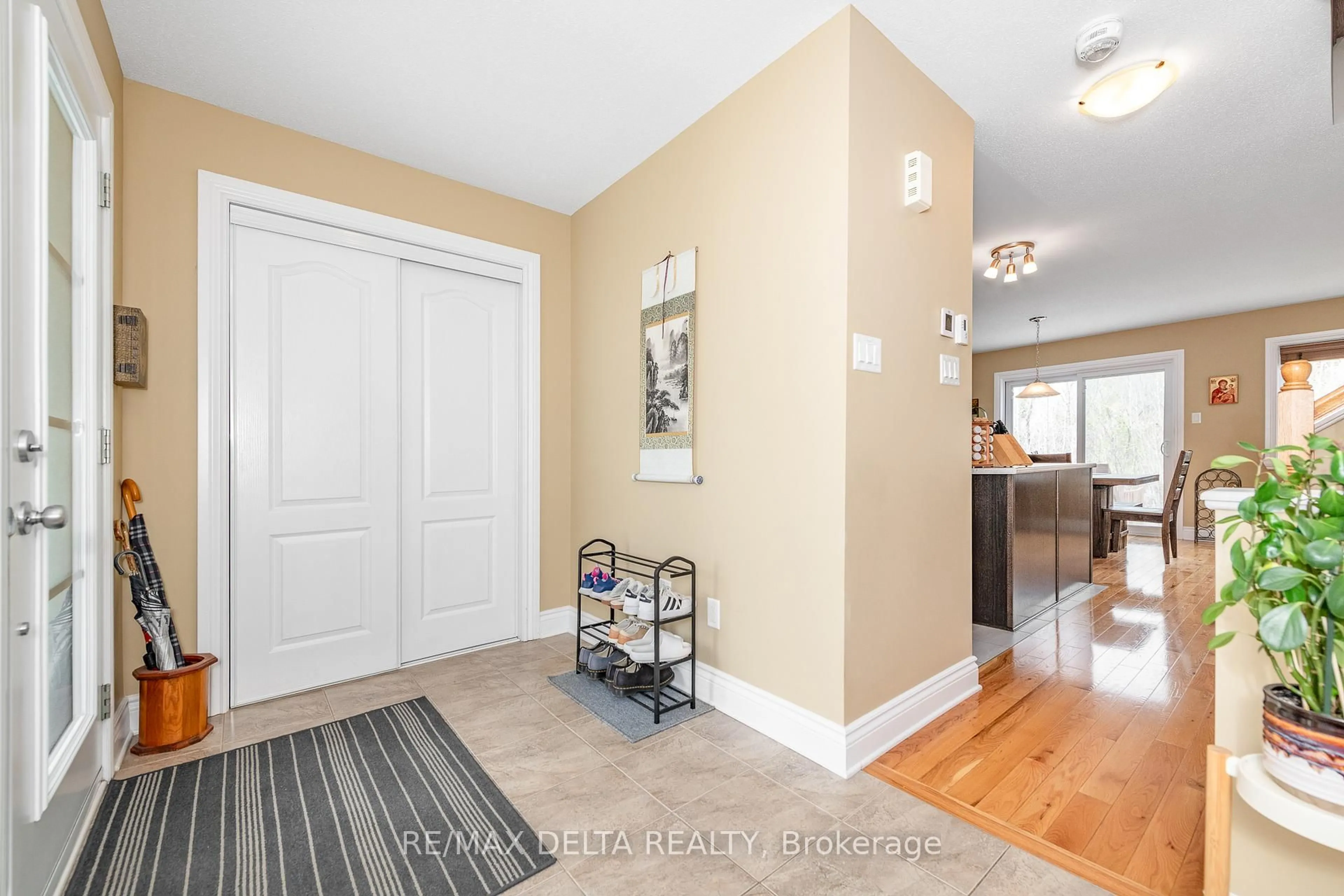 Indoor entryway for 2289 Marble Cres, Clarence-Rockland Ontario K4K 0G9