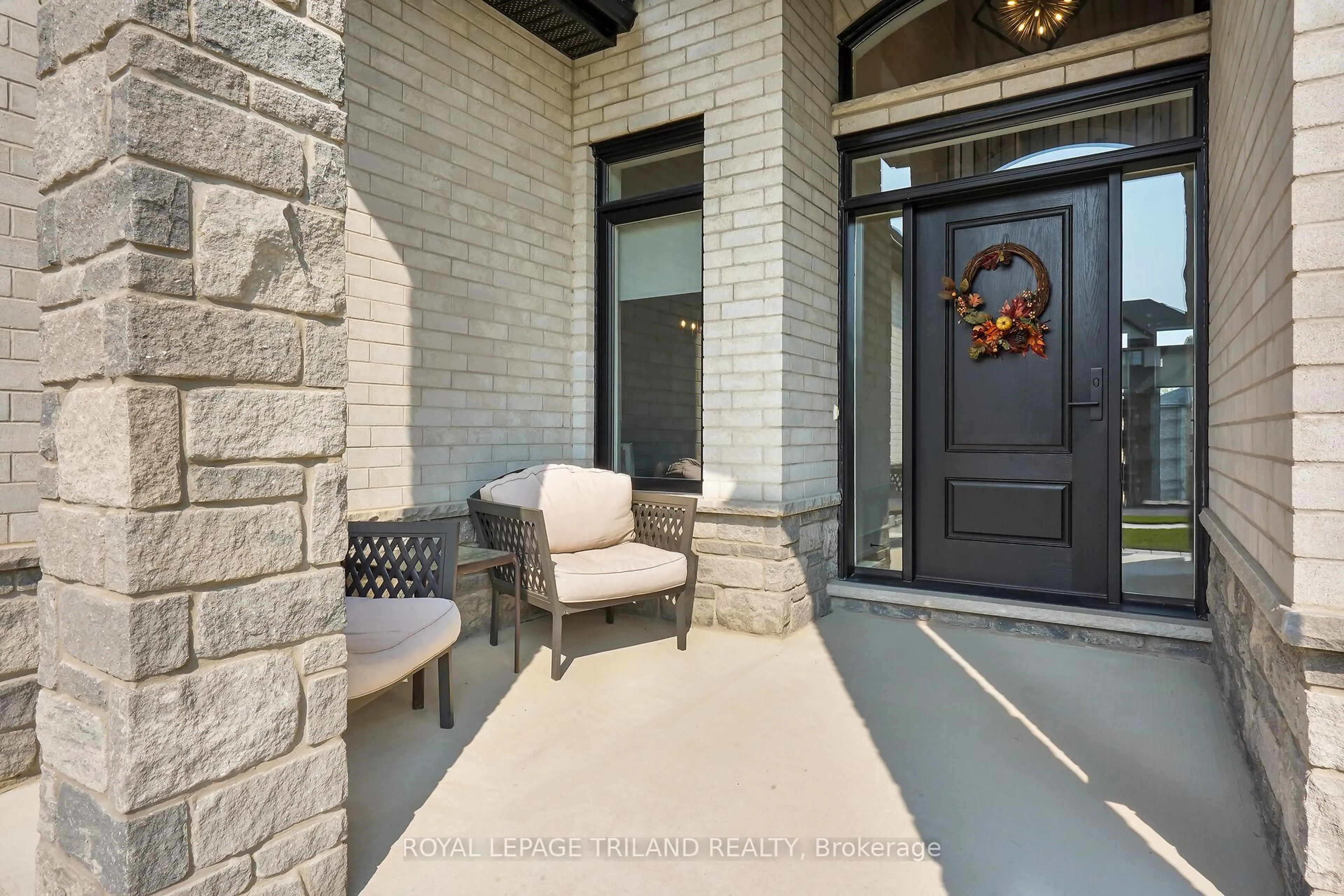 Indoor entryway for 4076 Sugarmaple Crossing, London South Ontario N6P 1A4