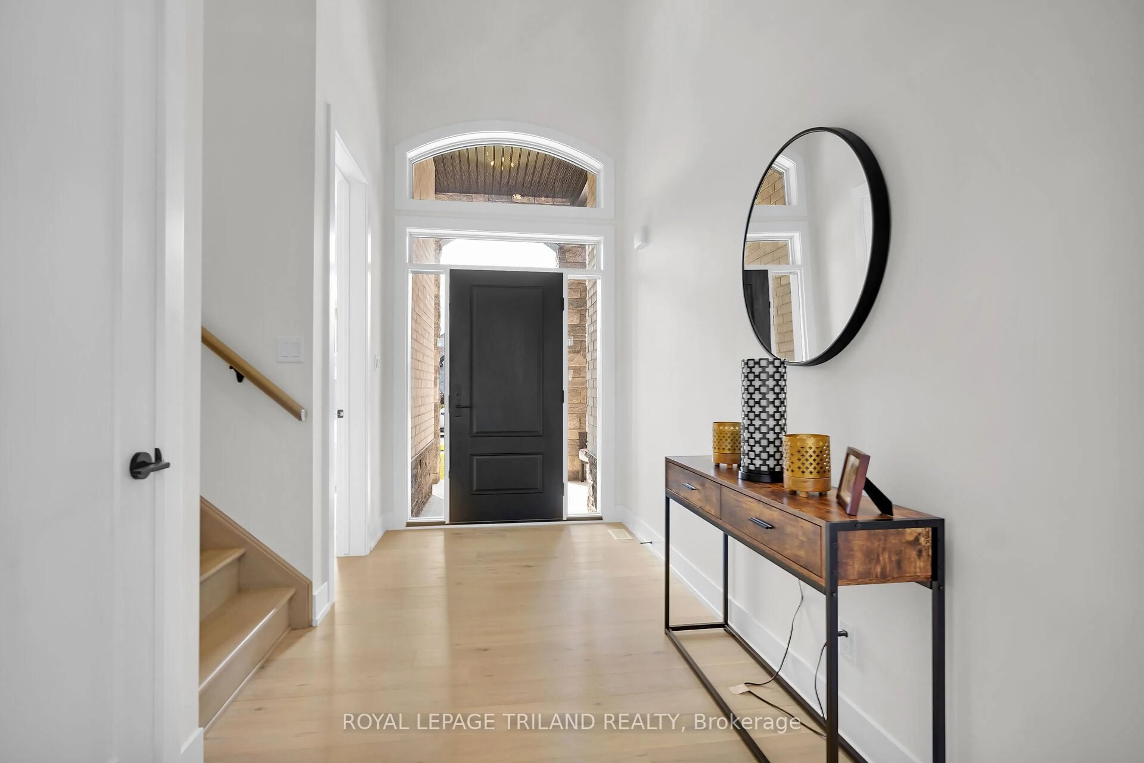Indoor entryway for 4076 Sugarmaple Crossing, London South Ontario N6P 1A4