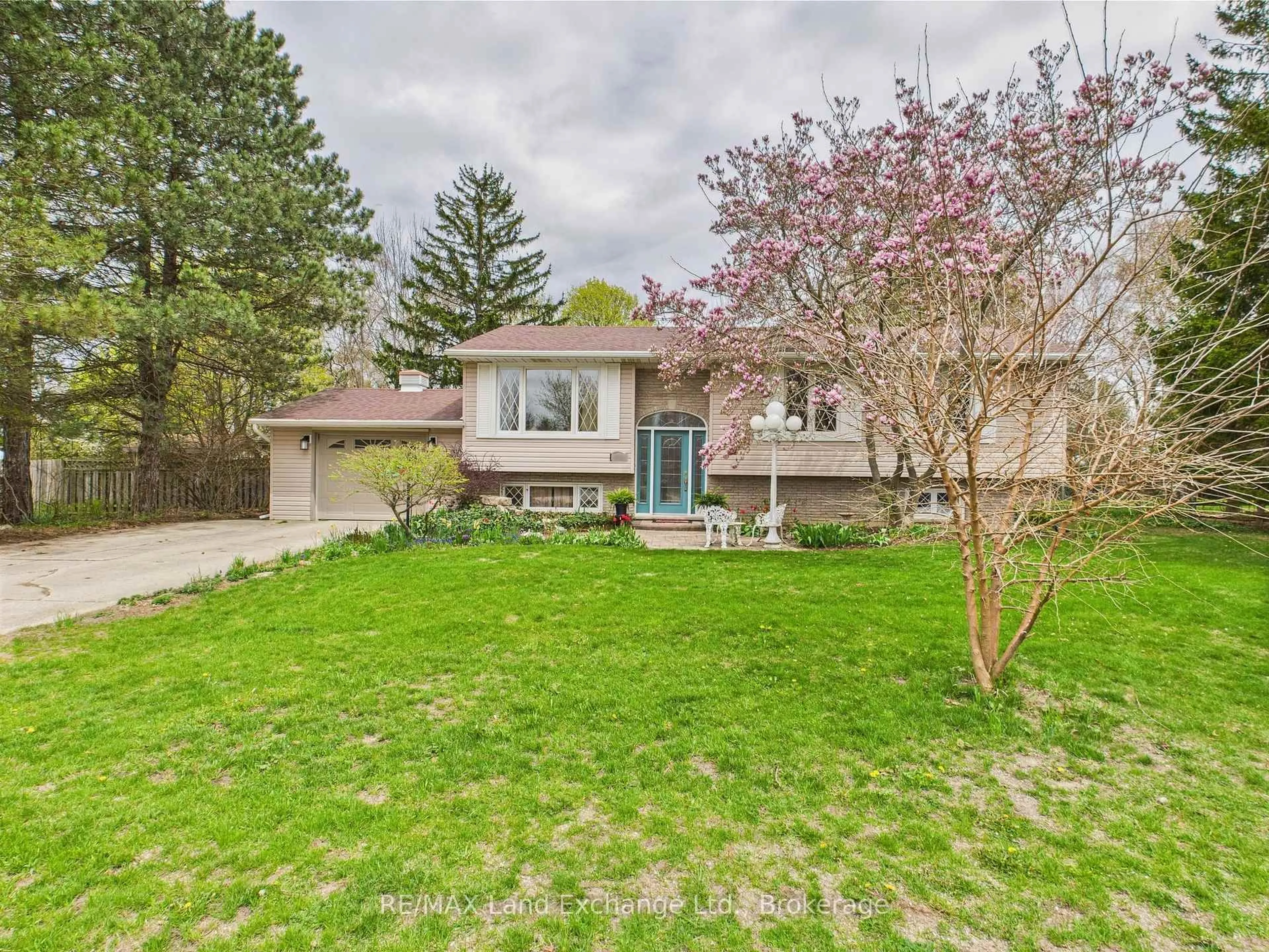 A pic from outside/outdoor area/front of a property/back of a property/a pic from drone, street for 155 Willis Cres, Huron-Kinloss Ontario N0G 2R0